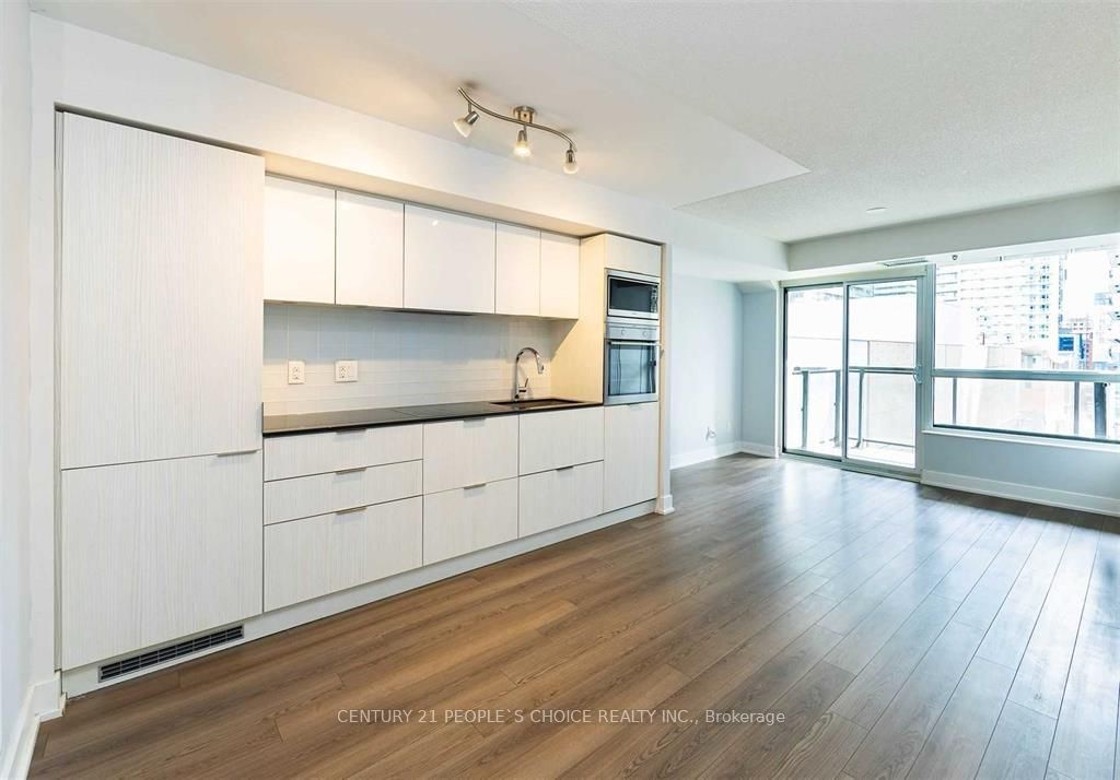 318 Richmond Street W 715, Toronto, ON M5V 1X2 photo 3