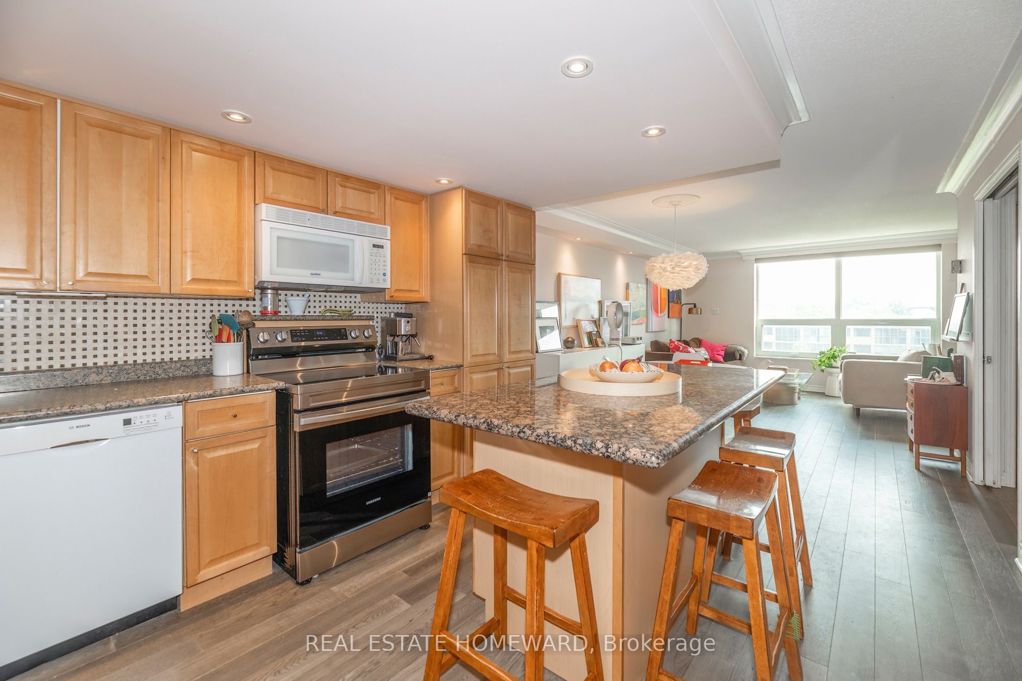 77 Maitland Place 615, Toronto, ON M4Y 2V6 photo 3