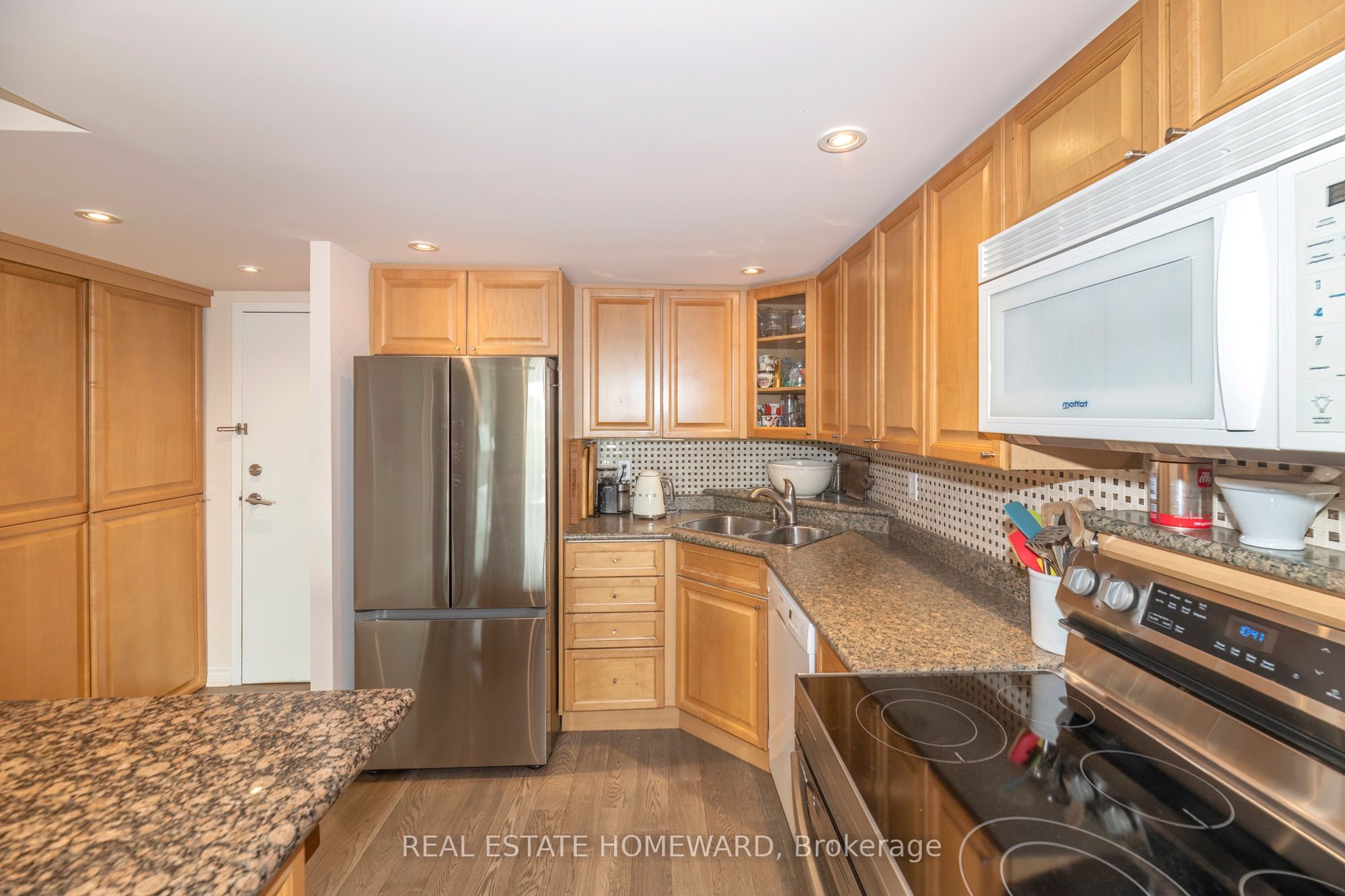 77 Maitland Place 615, Toronto, ON M4Y 2V6 photo 5