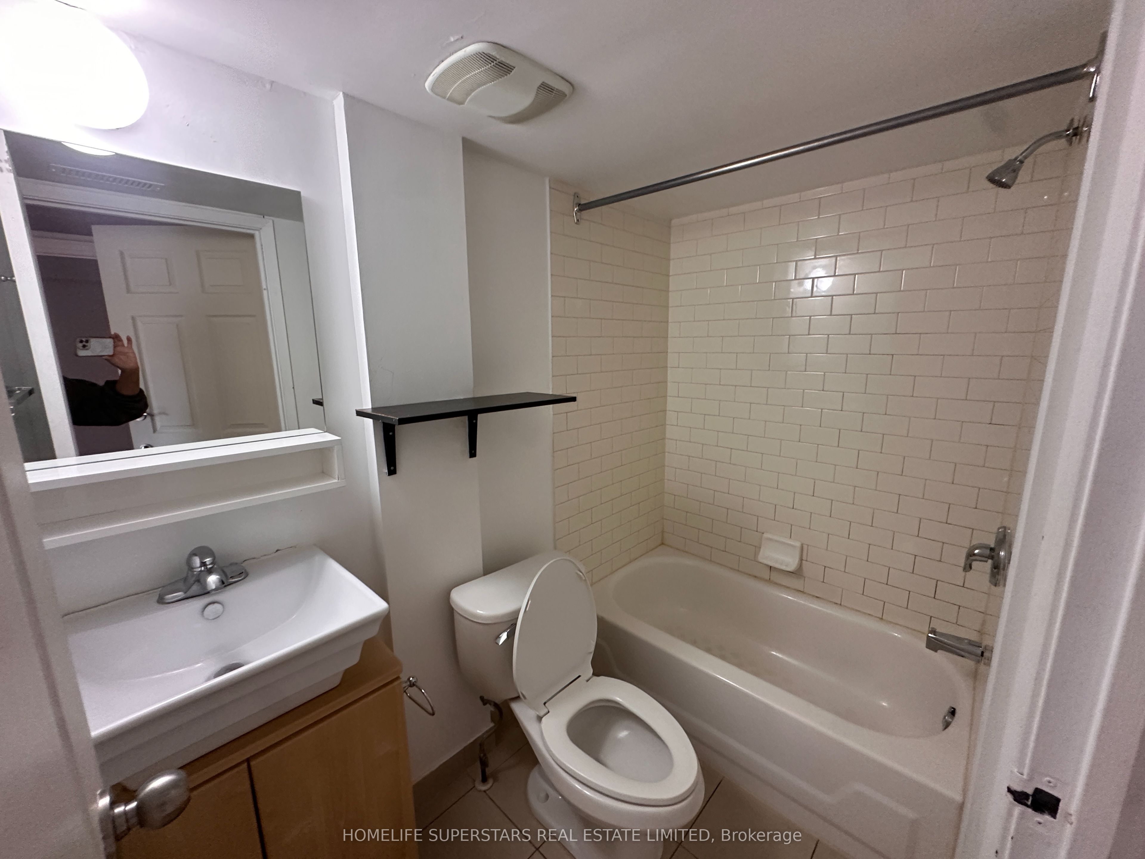 38 Kensington Place 204, Toronto, ON M5T 2J9 photo 3
