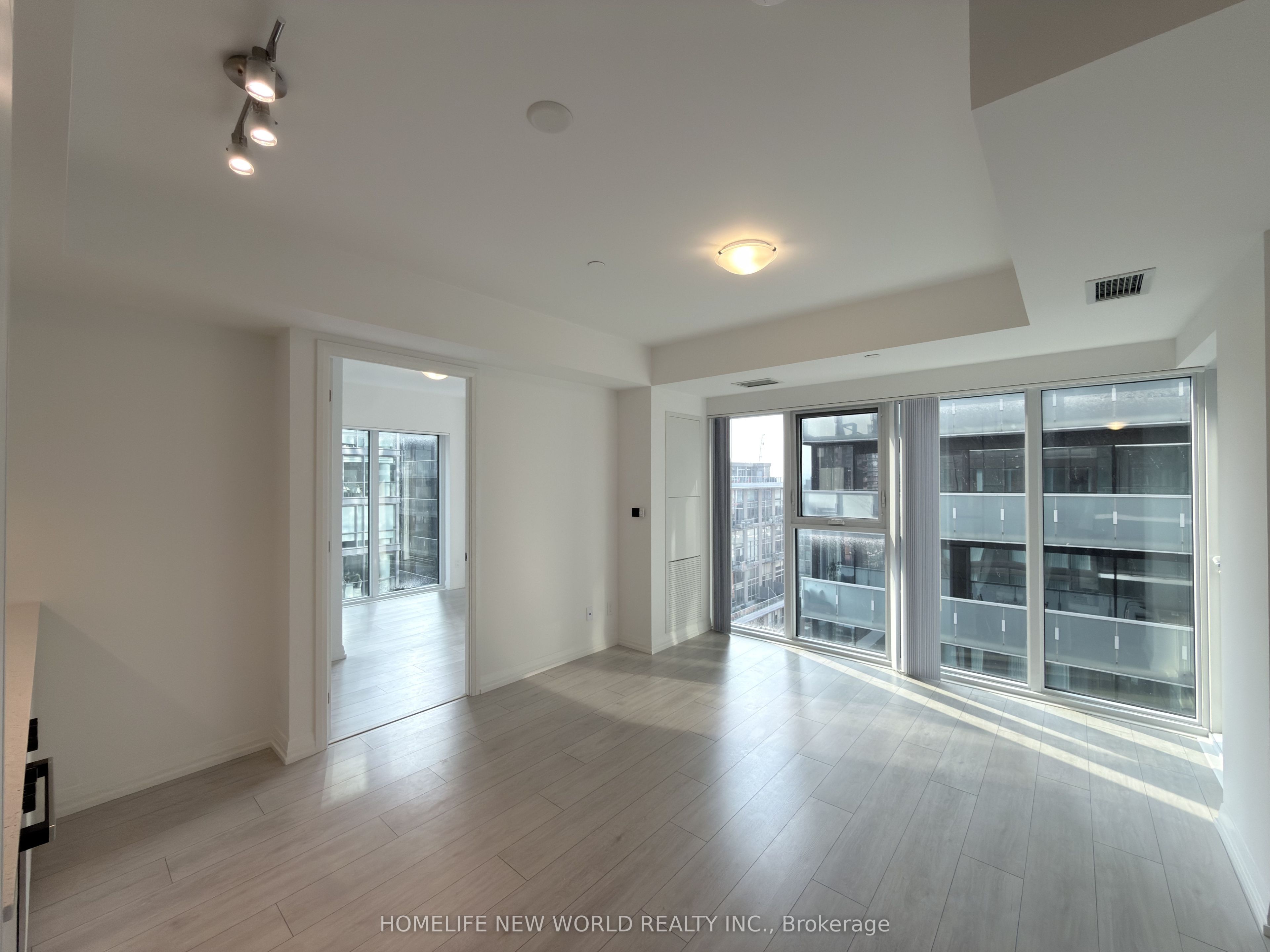 400 King Street W 1122, Toronto, ON M5V 0X8 photo 3
