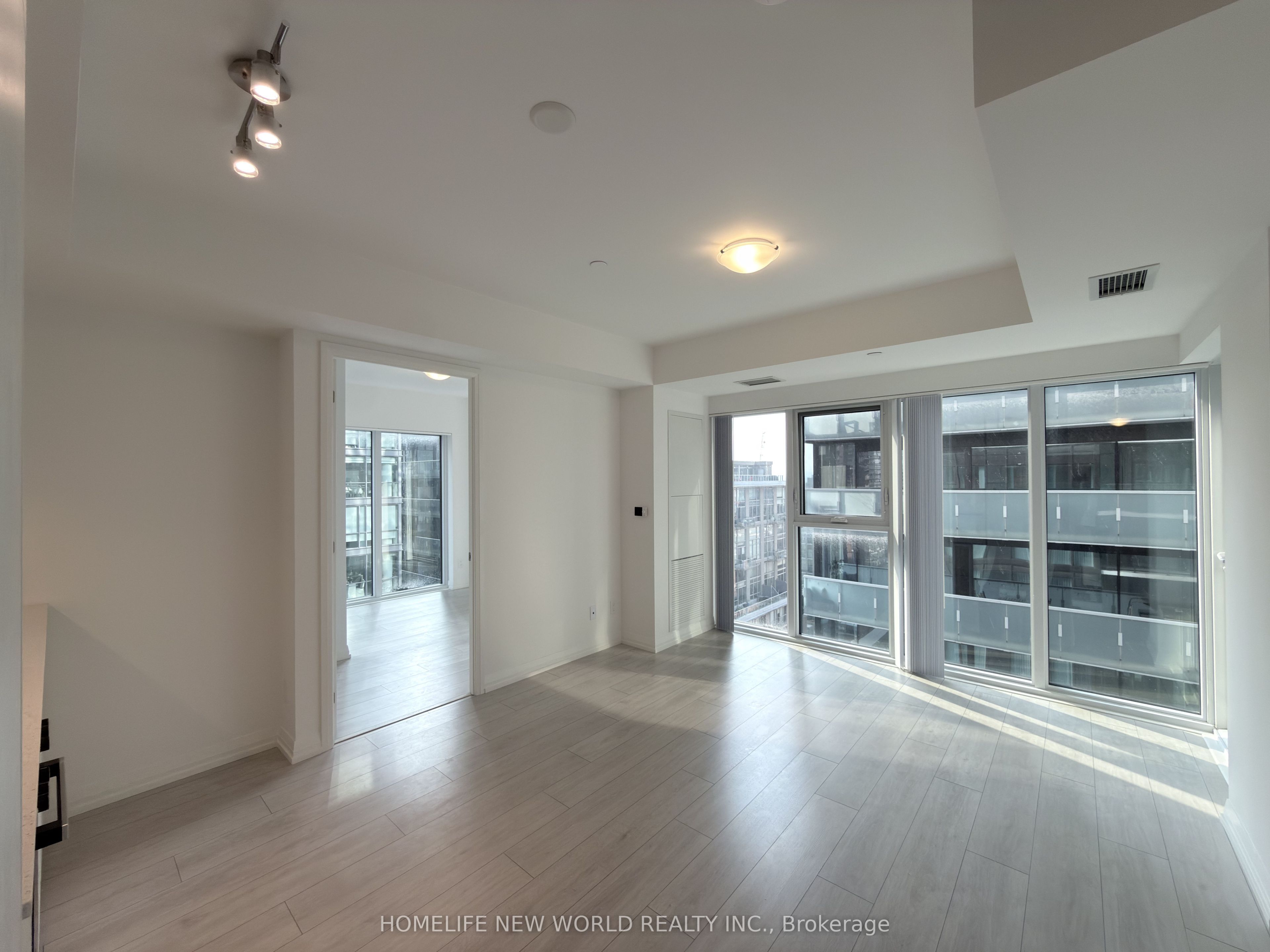400 King Street W 1122, Toronto, ON M5V 0X8 photo 5