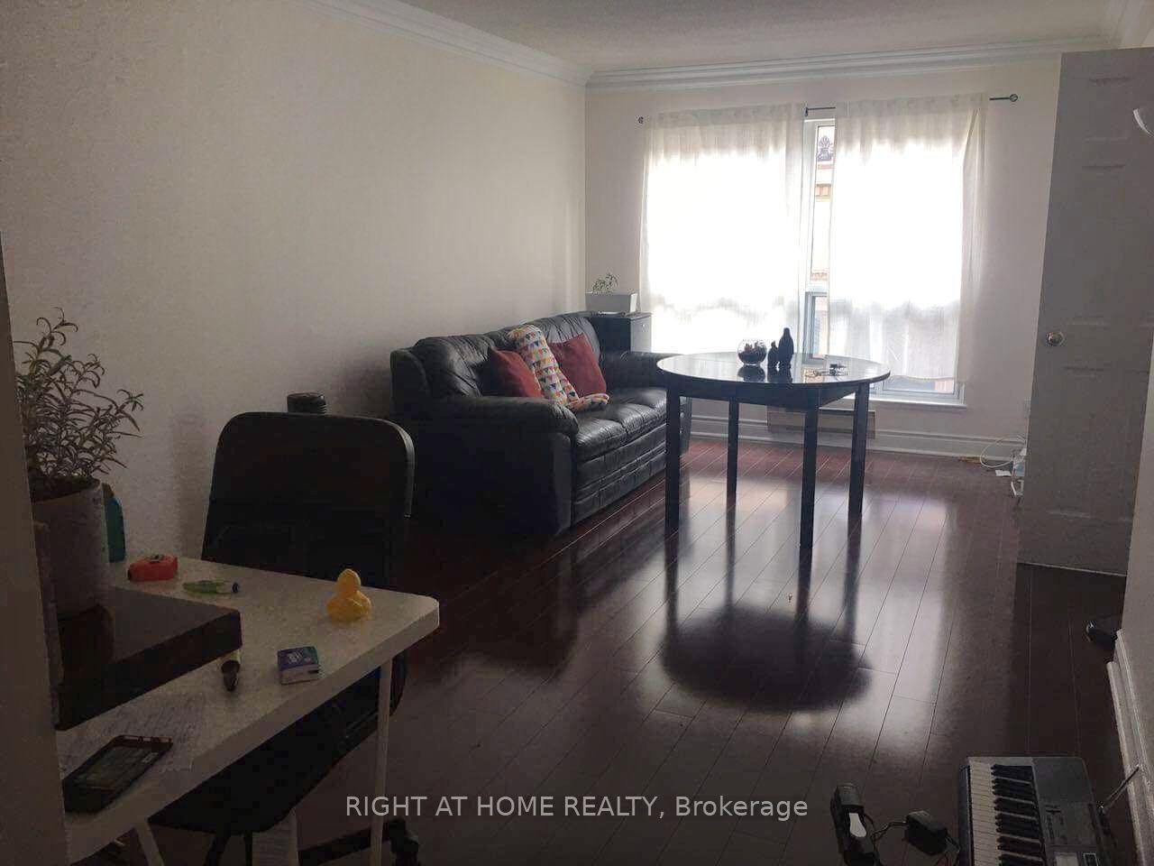 7 Carlton Street 1111, Toronto, ON M5B 2M3