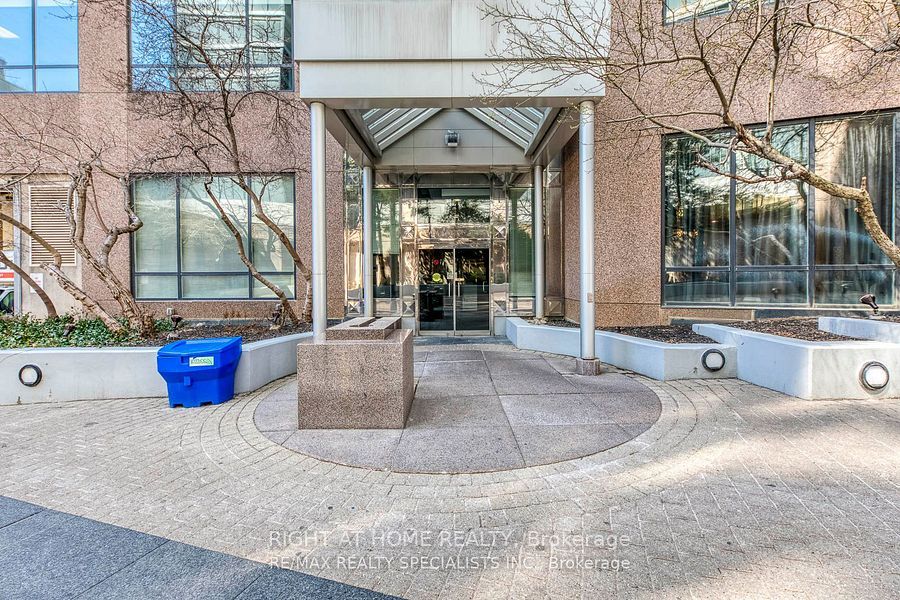7 Carlton Street 1111, Toronto, ON M5B 2M3 photo 3