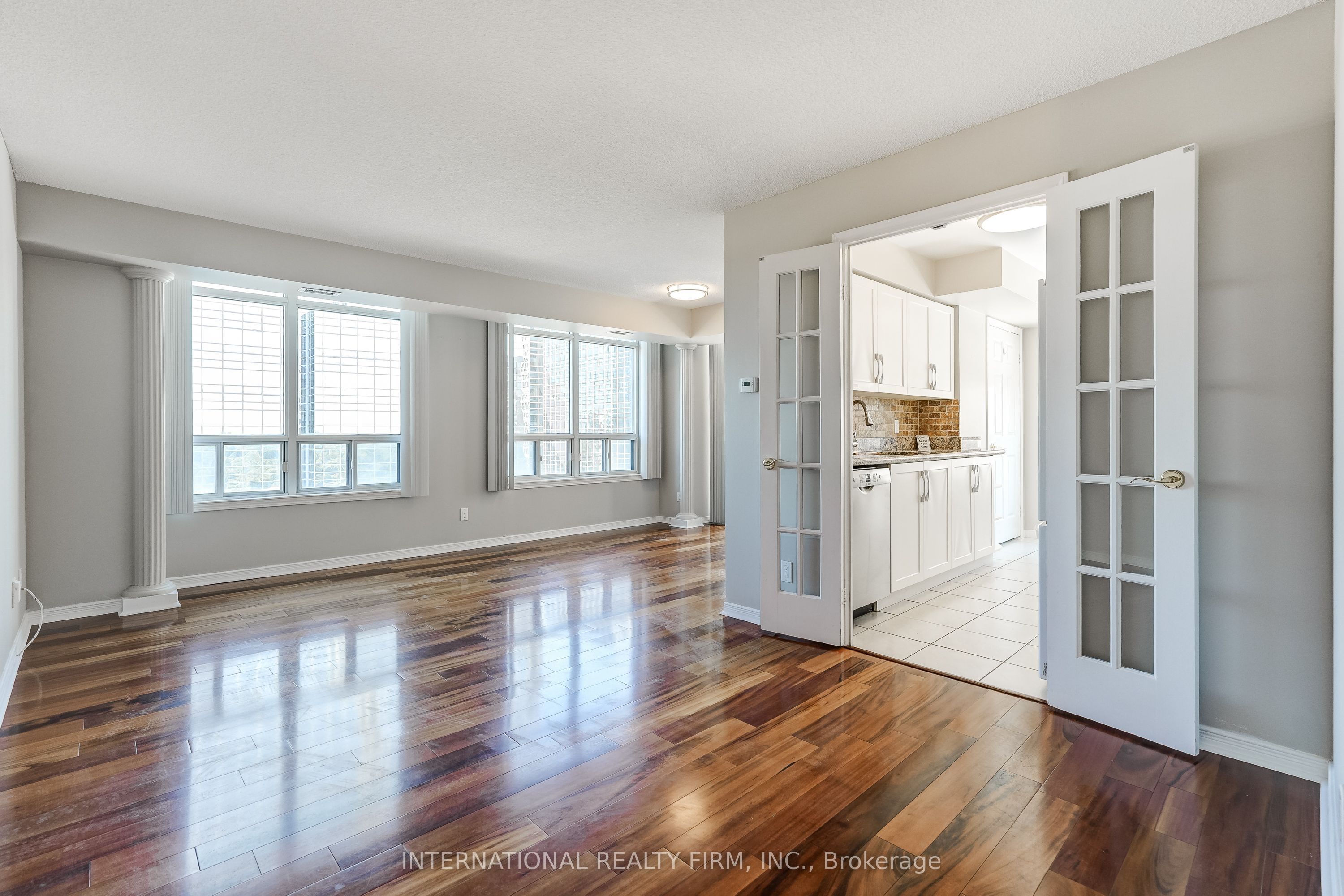 8 Hillcrest Avenue 906, Toronto, ON M2N 6Y6 photo 2
