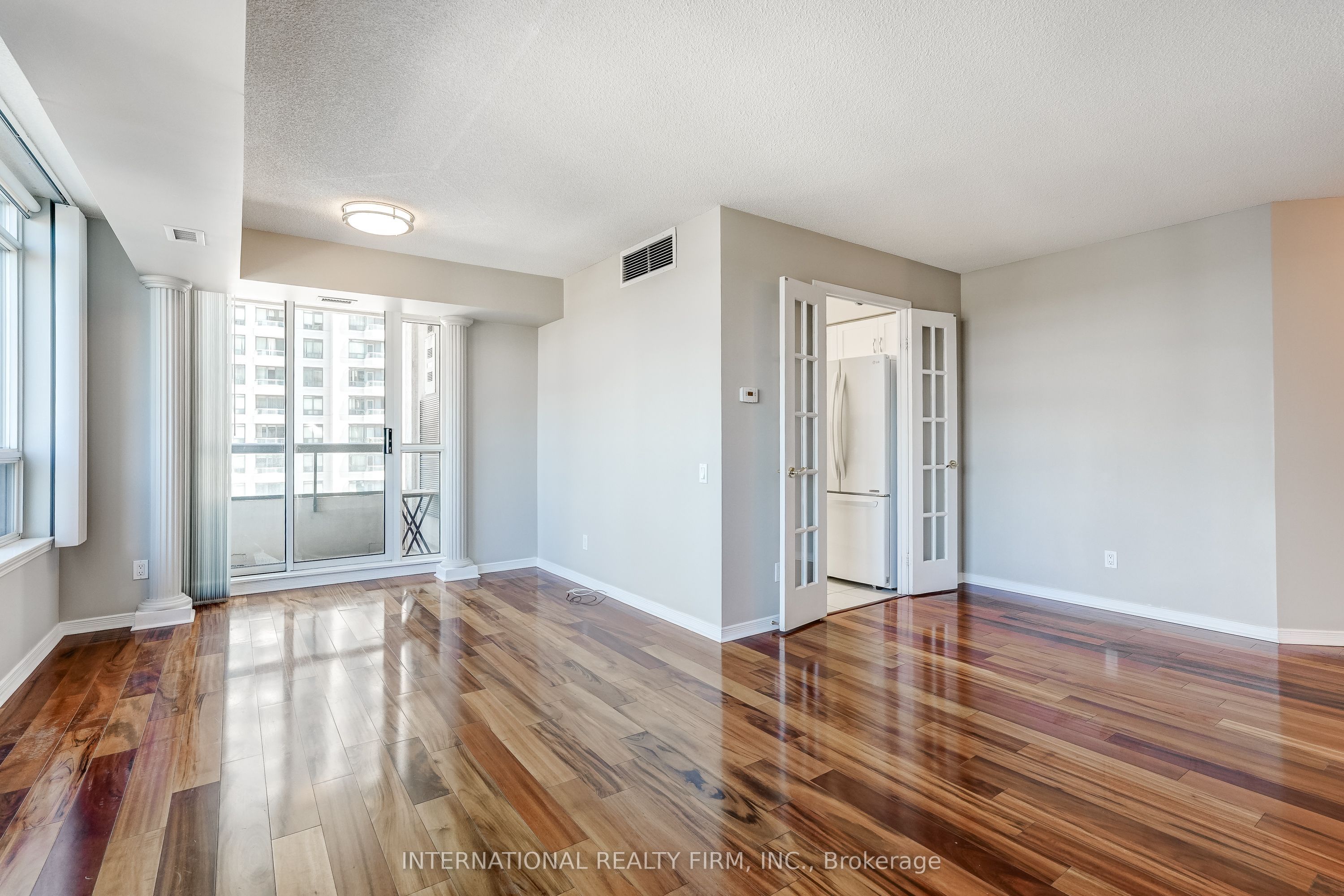 8 Hillcrest Avenue 906, Toronto, ON M2N 6Y6 photo 3