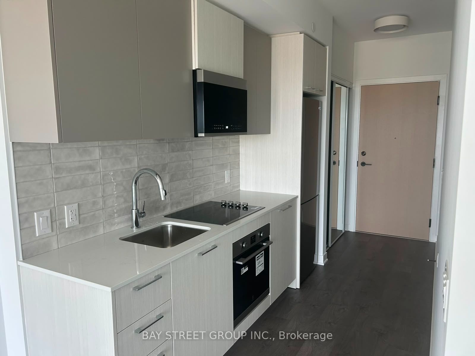 10 Oak Street 2401, Toronto, ON M5A 0Z1
