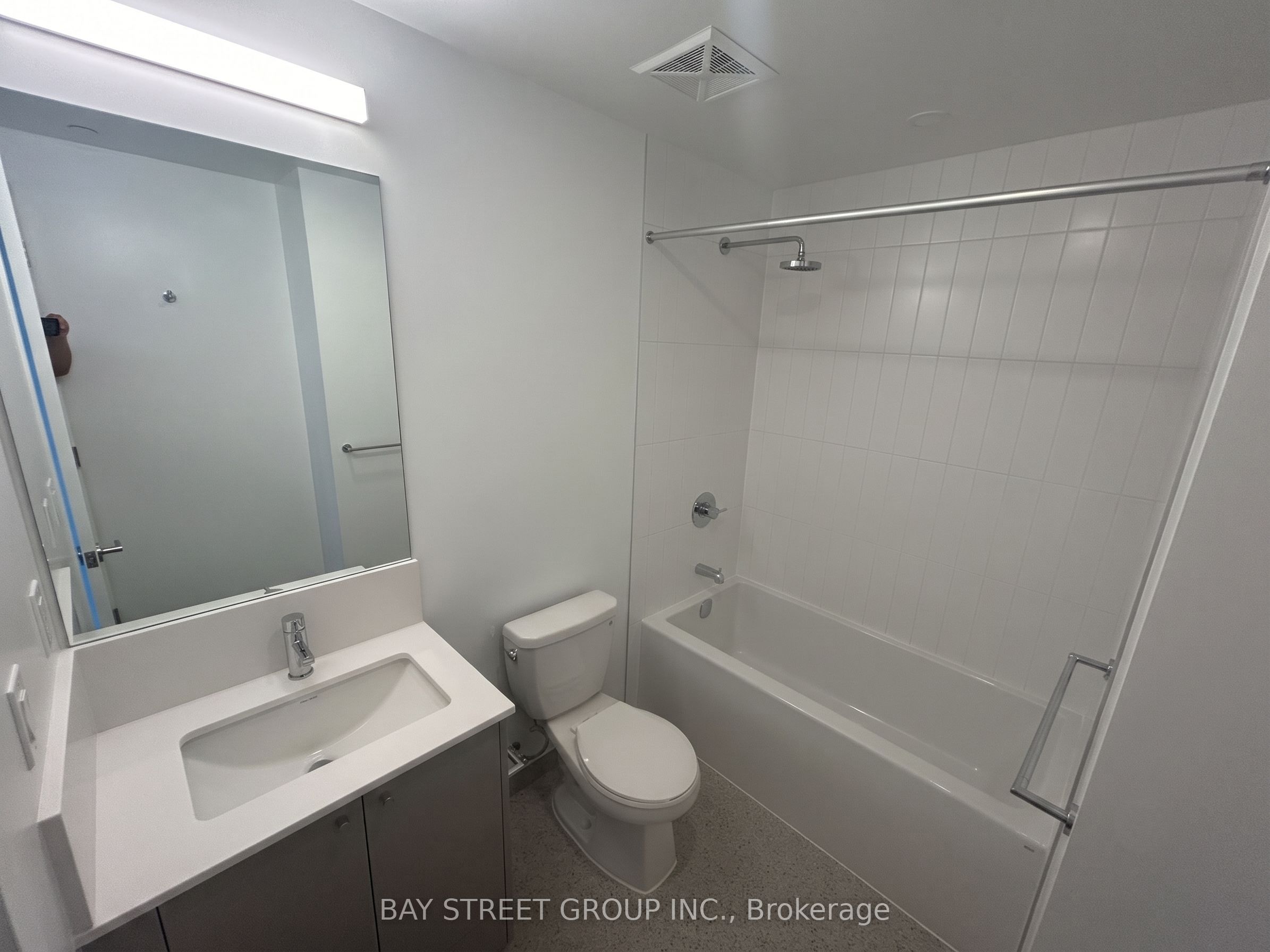 10 Oak Street 2401, Toronto, ON M5A 0Z1 photo 3