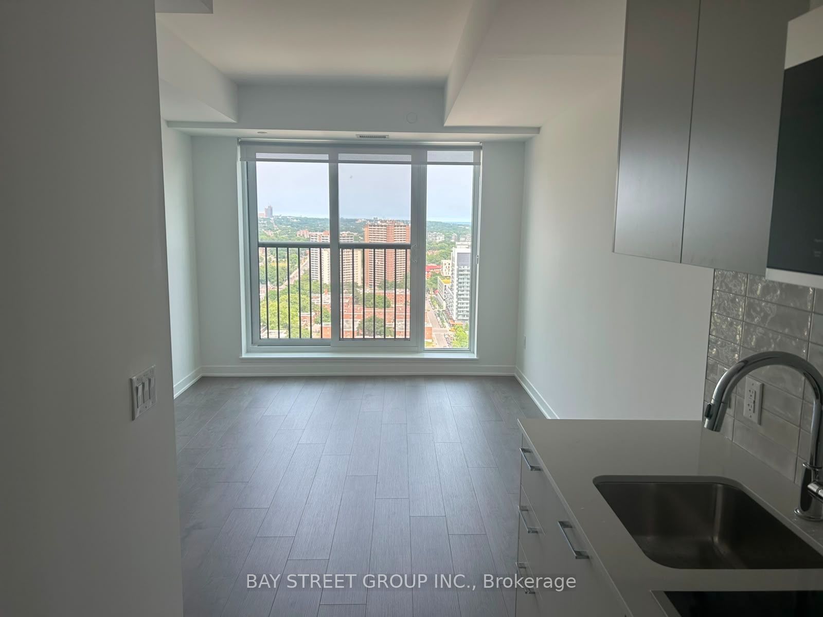 10 Oak Street 2401, Toronto, ON M5A 0Z1 photo 4