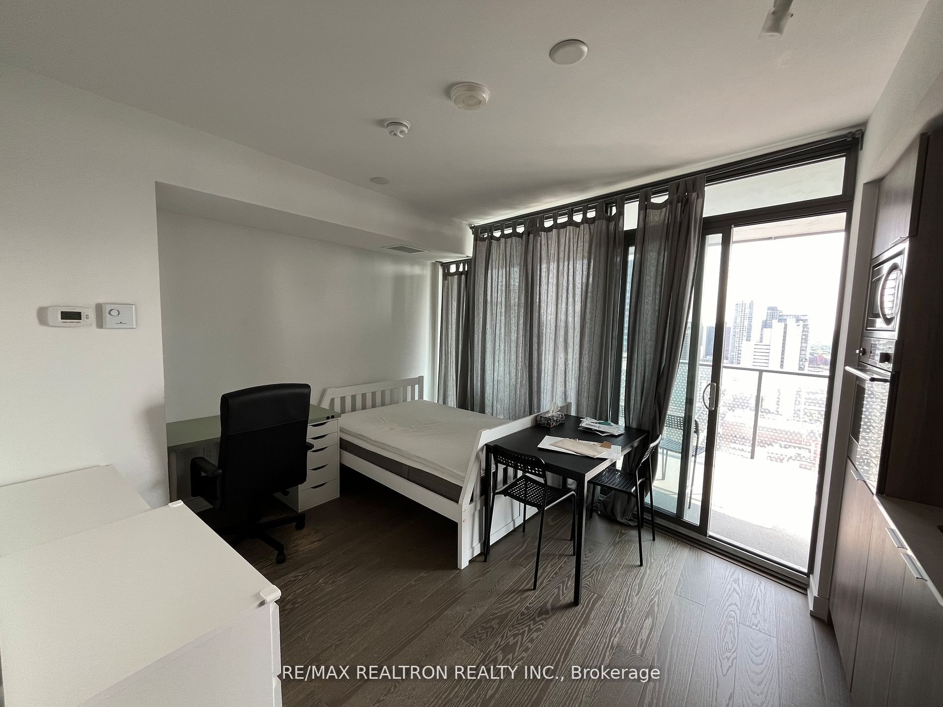 11 Wellesley Street W 2712, Toronto, ON M4Y 0G4 photo 2
