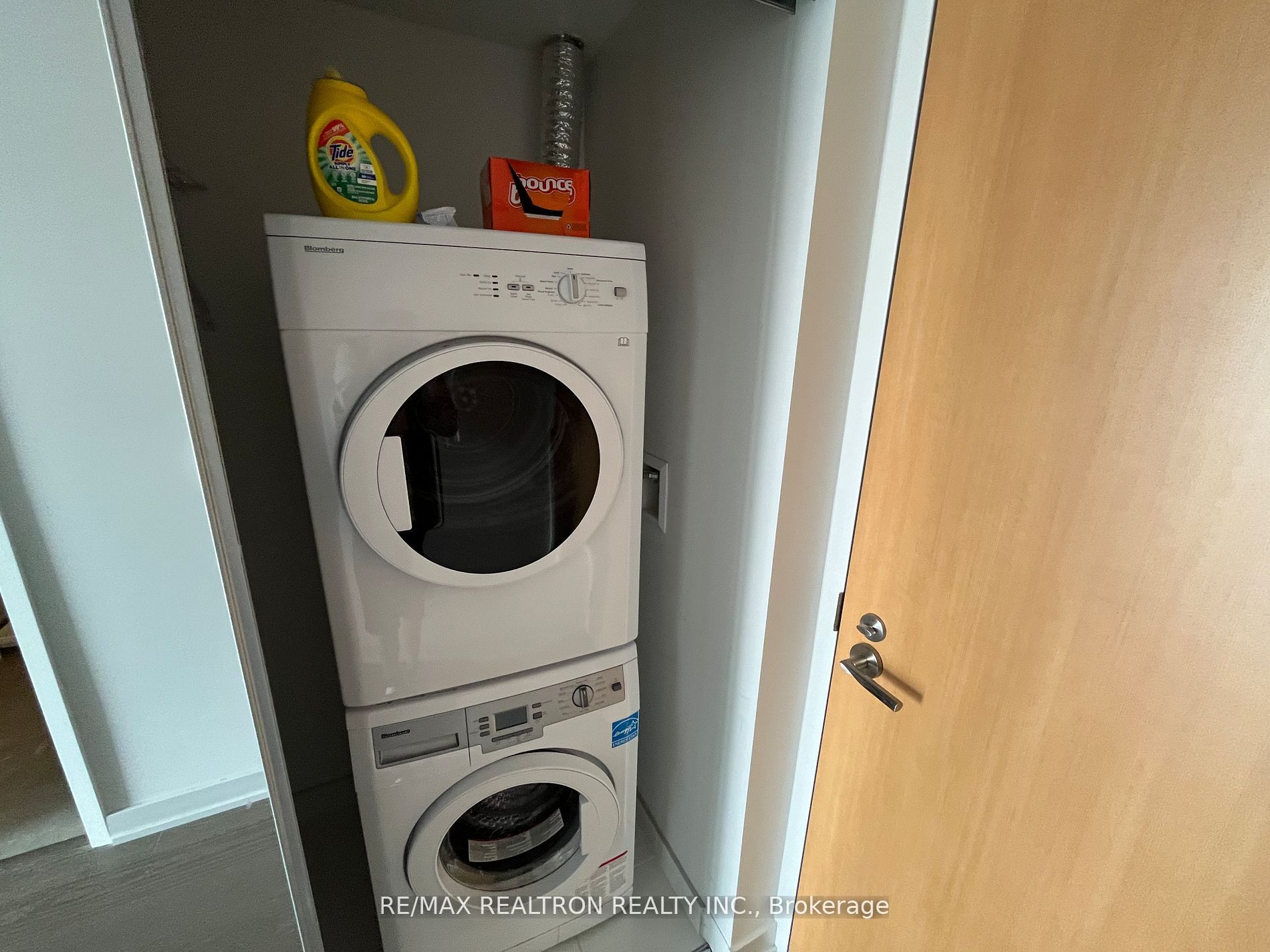 11 Wellesley Street W 2712, Toronto, ON M4Y 0G4 photo 5