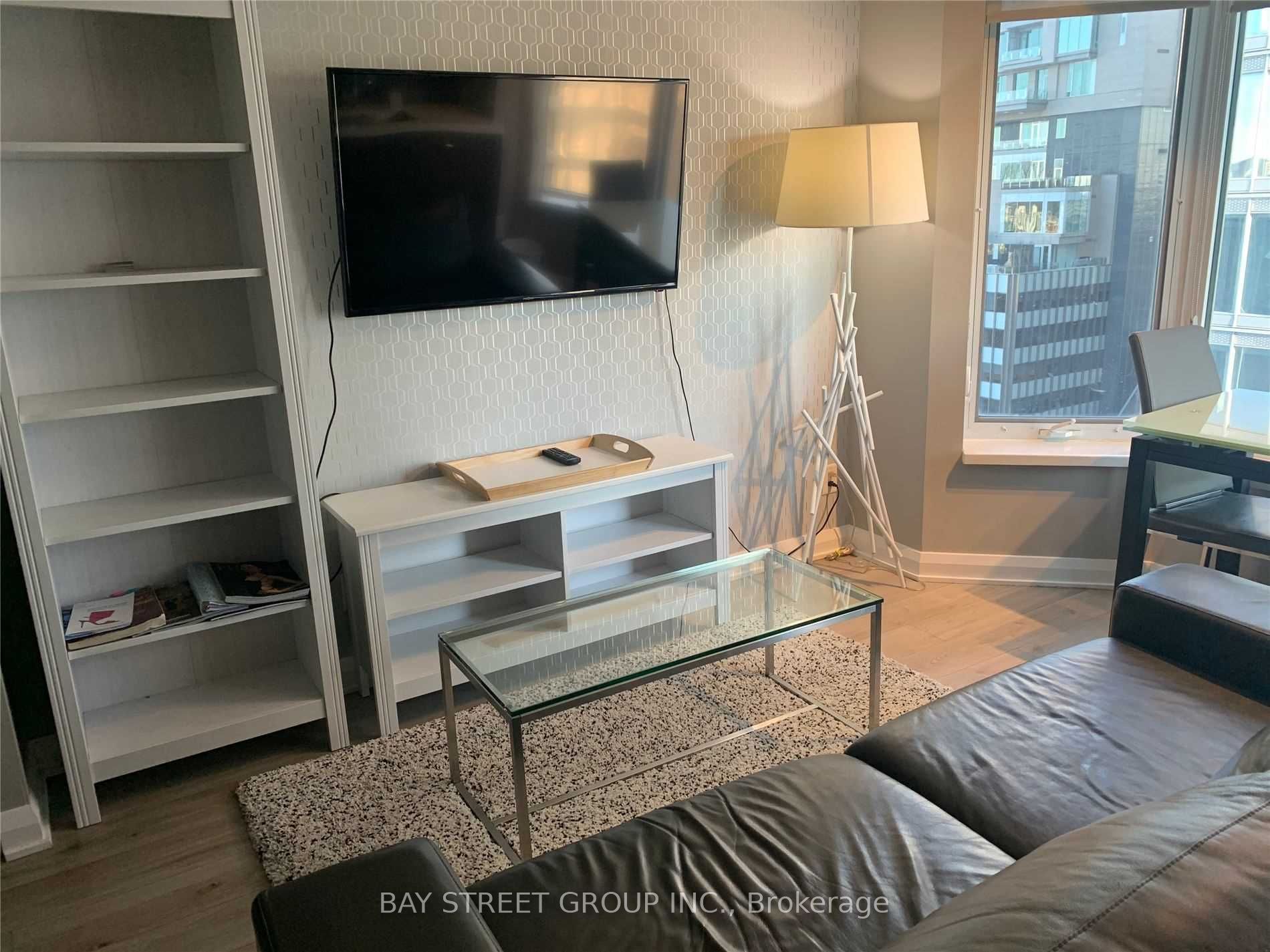 155 Yorkville Avenue 1709, Toronto, ON M5R 1C4 photo 2