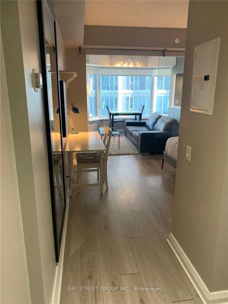 155 Yorkville Avenue 1709, Toronto, ON M5R 1C4 photo 5