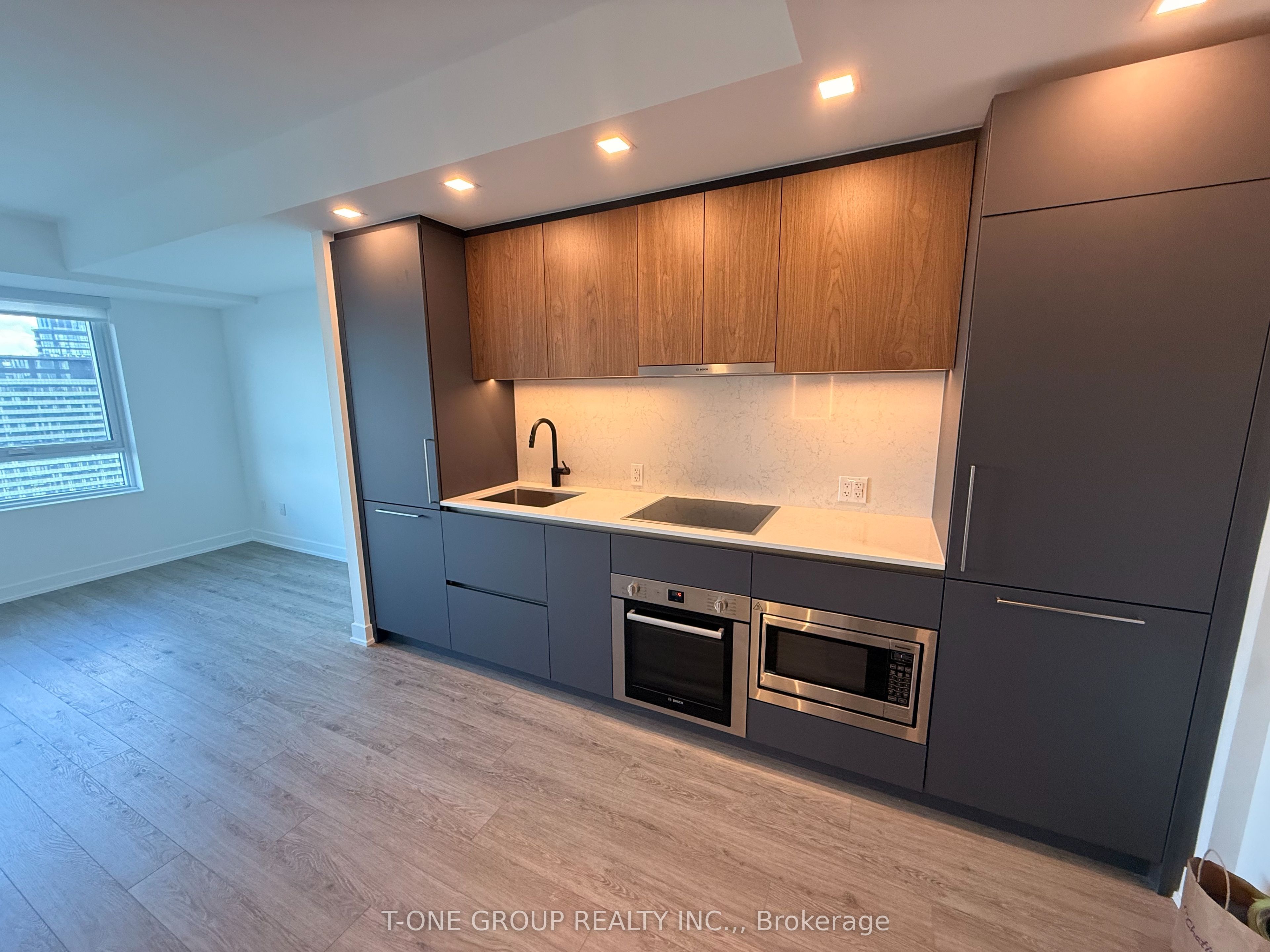 609 Sherbourne Street E 3708, Toronto, ON M4X 0A4 photo 2