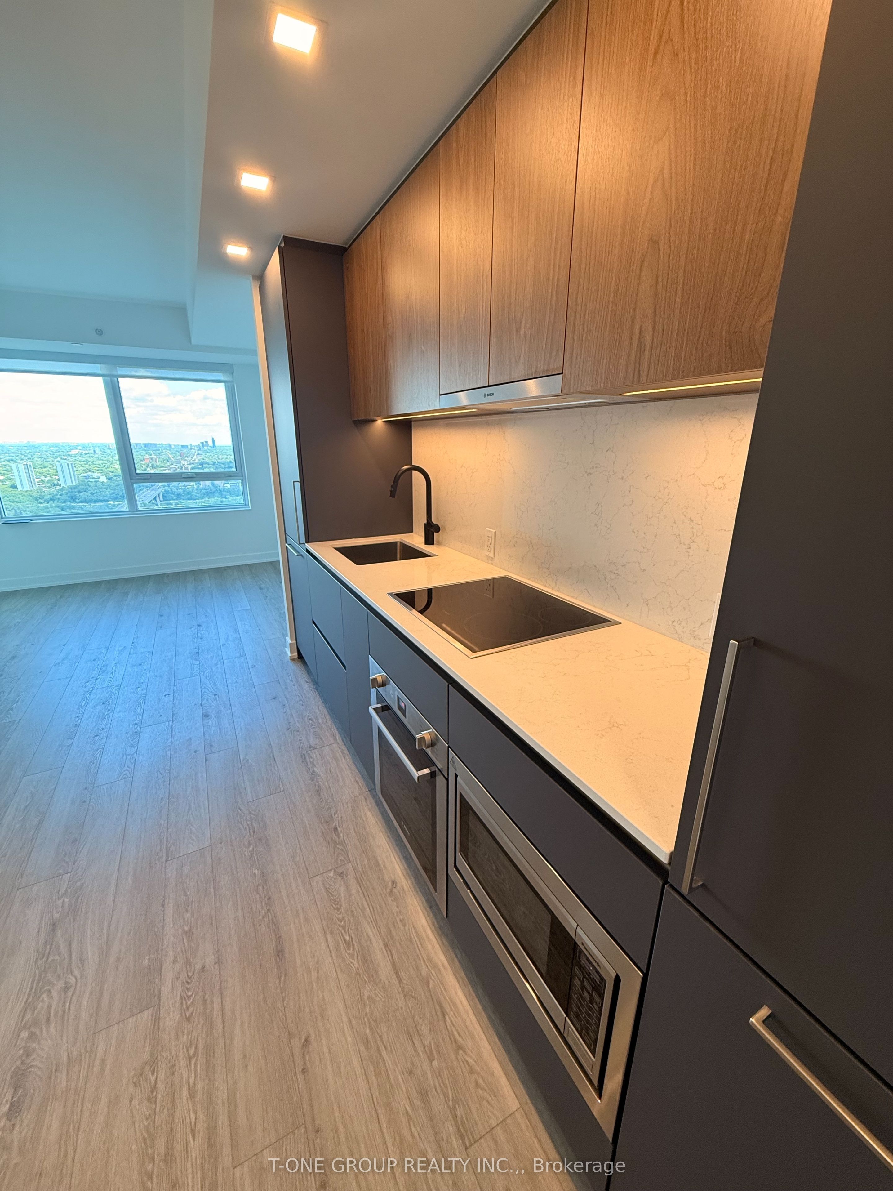 609 Sherbourne Street E 3708, Toronto, ON M4X 0A4 photo 3