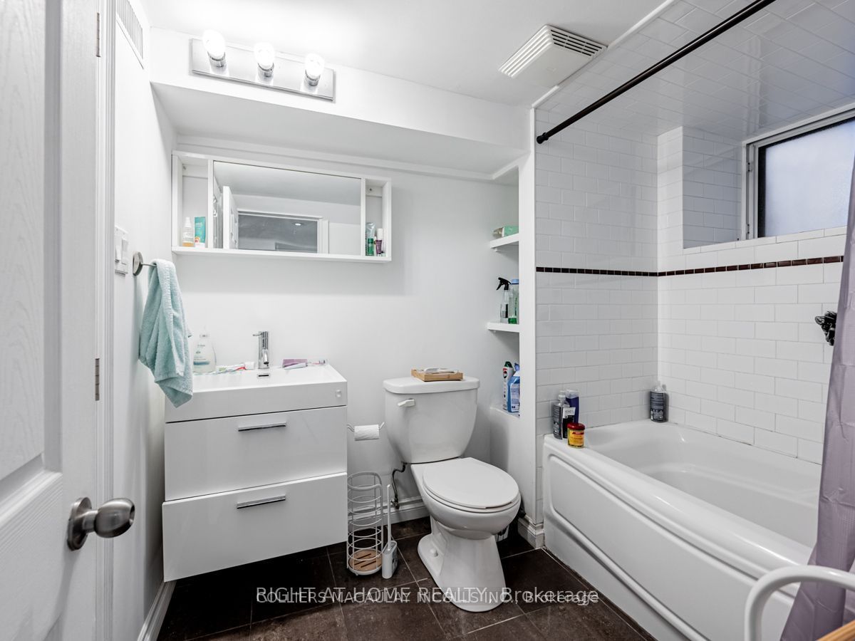 1069 College Street B, Toronto, ON M6H 1B2 photo 4