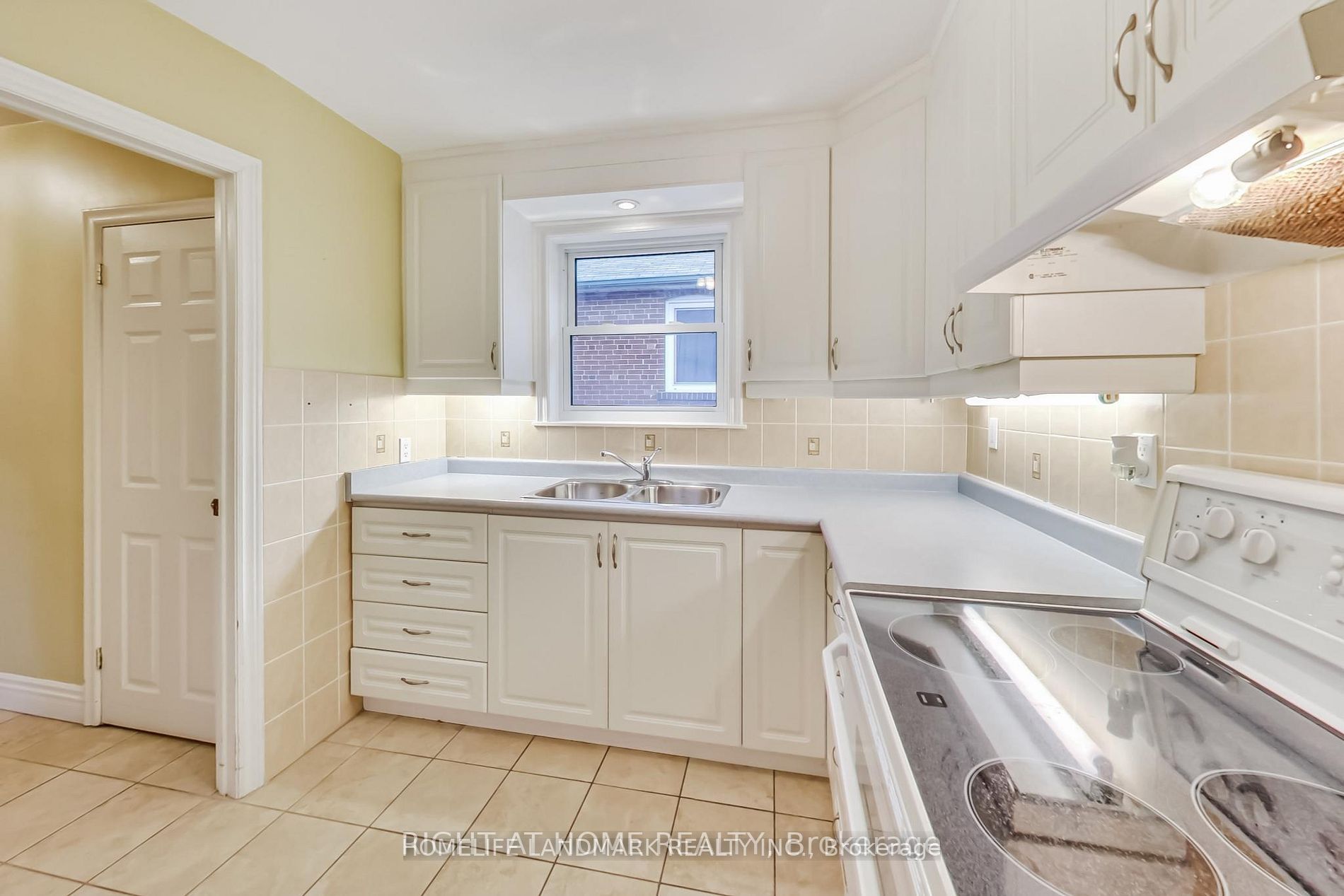 95 Poyntz Avenue, Toronto, ON M2N 1J3 photo 3