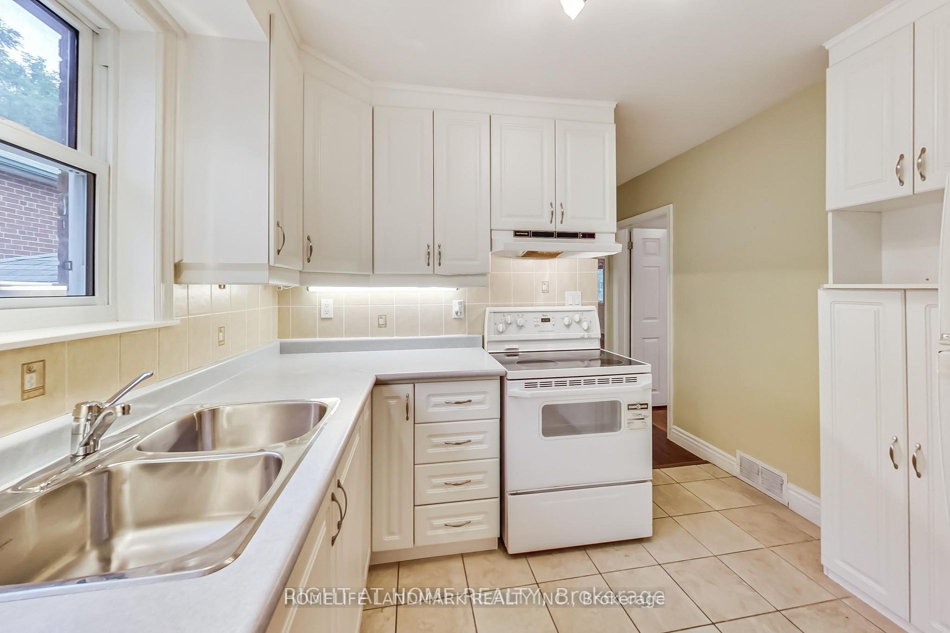 95 Poyntz Avenue, Toronto, ON M2N 1J3 photo 4