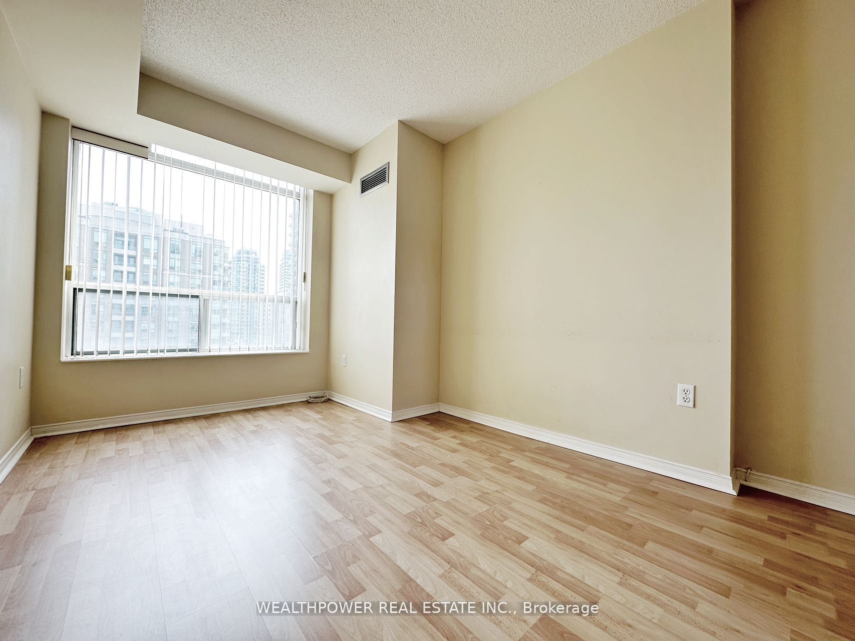 8 Pemberton Avenue 1206, Toronto, ON M2M 4K8 photo 4