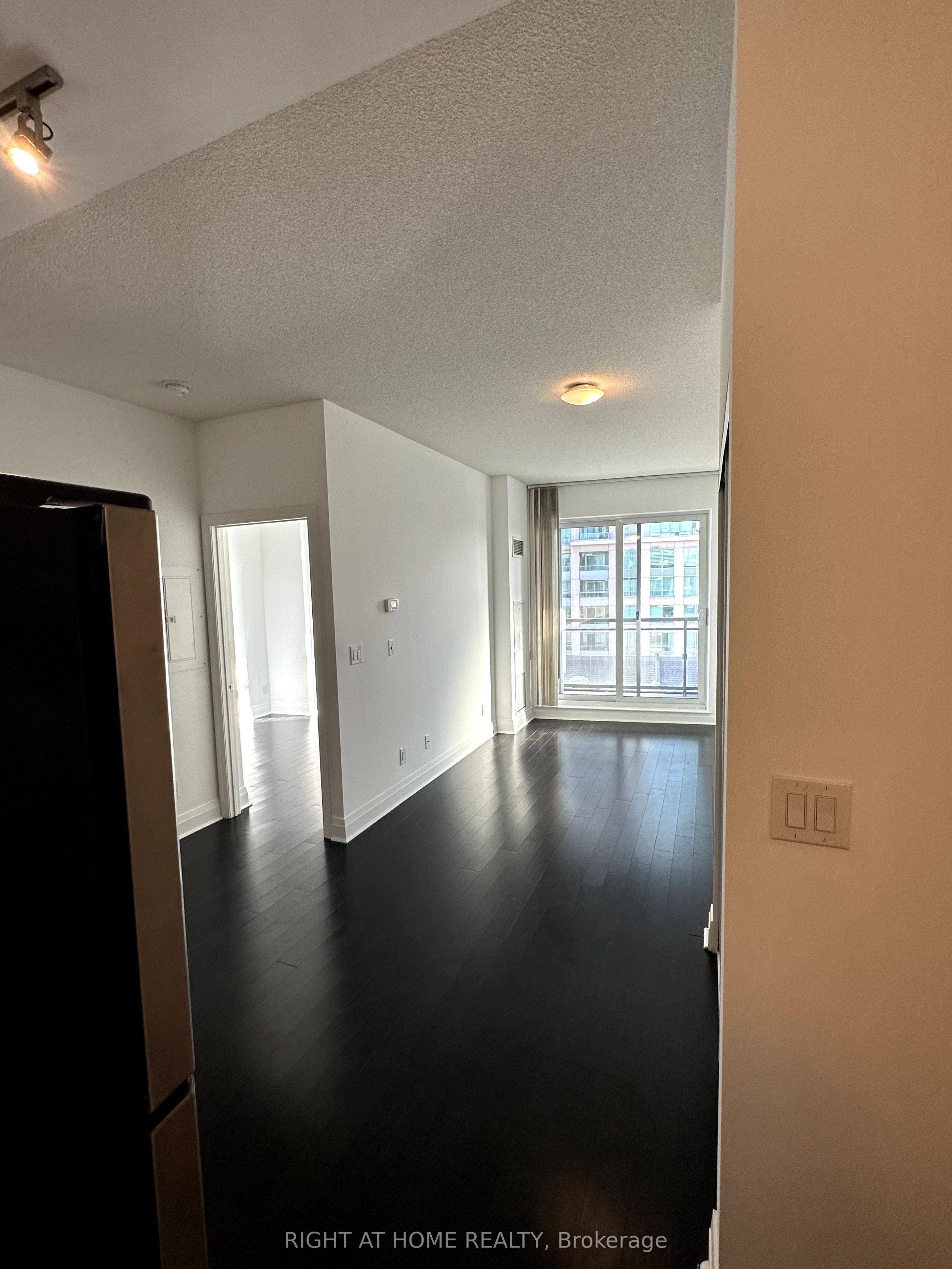 17 Kenaston Gardens 605, Toronto, ON M2K 0B9 photo 5