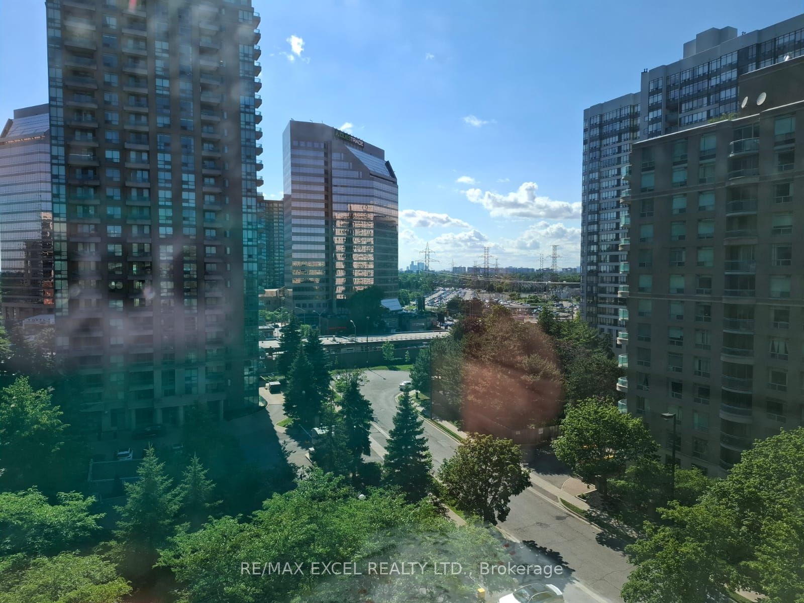 39 Pemberton Avenue 902, Toronto, ON M2M 4L6