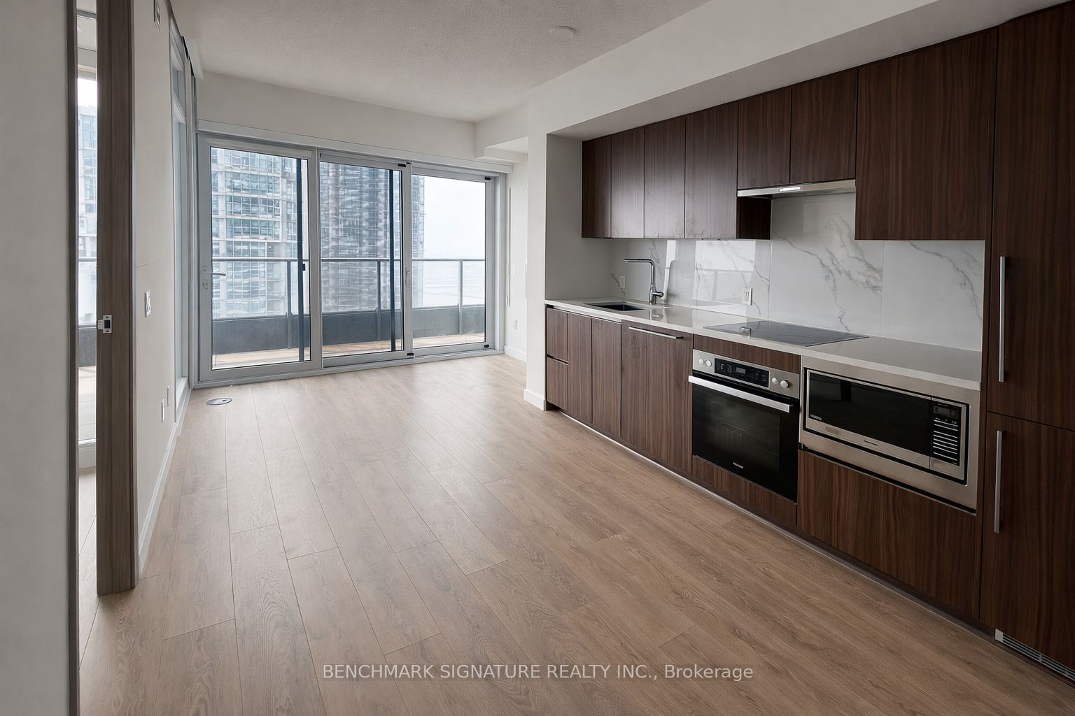 1 Concord Cityplace Way 3809, Toronto, ON M5V 0X3 photo 3