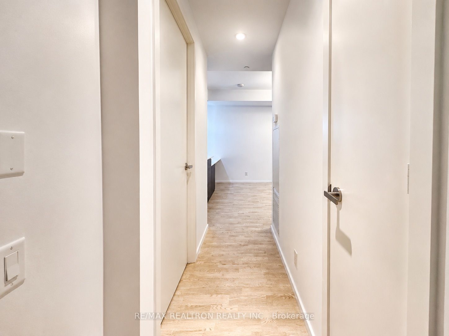 5 St Joseph Street 2001, Toronto, ON M4Y 1J6 photo 4
