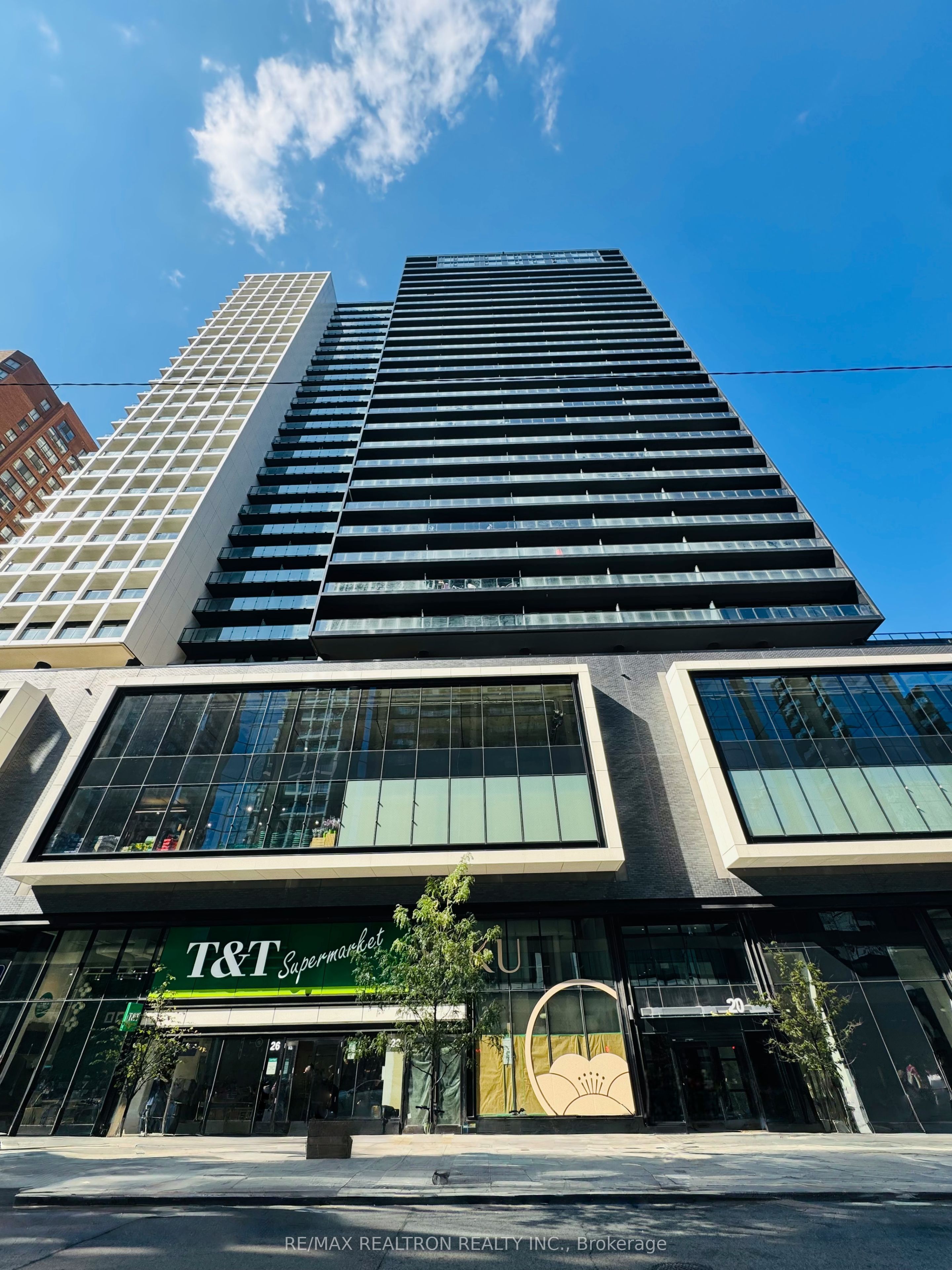 20 Edward St Street 1018, Toronto, ON M5G 0C5
