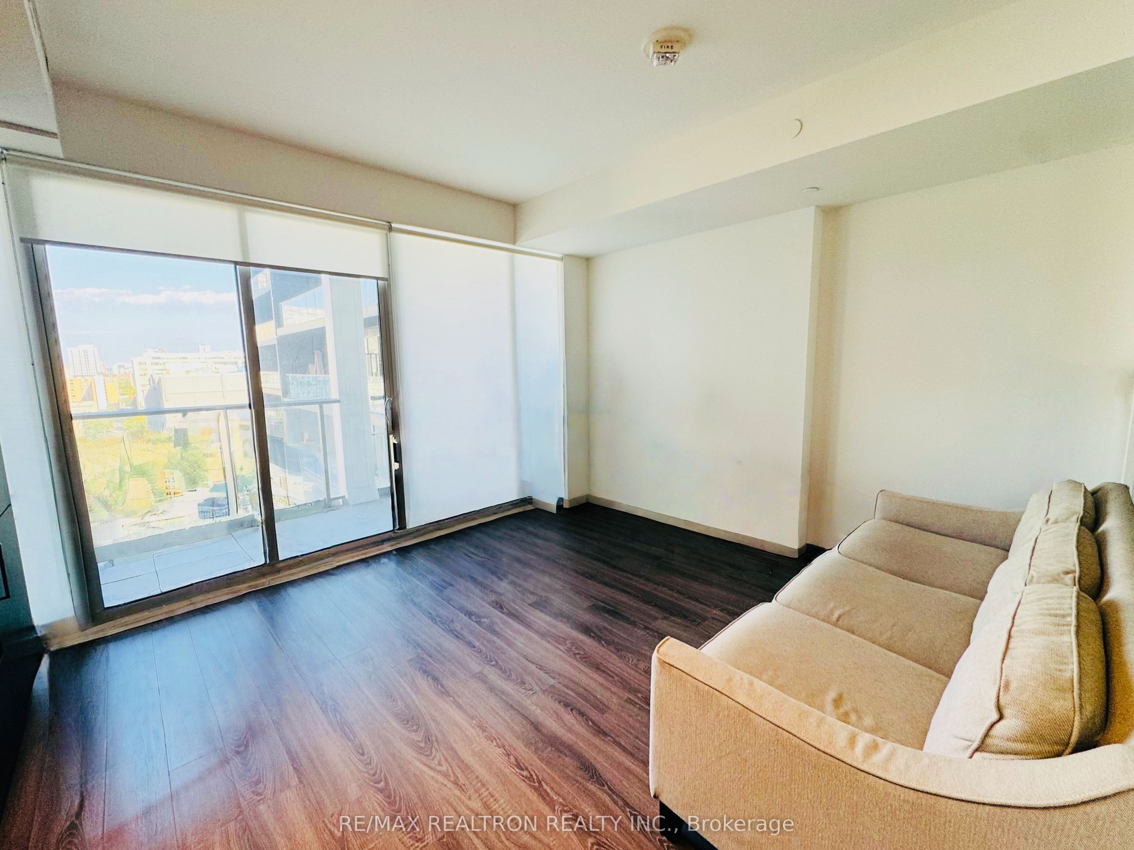 20 Edward St Street 1018, Toronto, ON M5G 0C5 photo 3