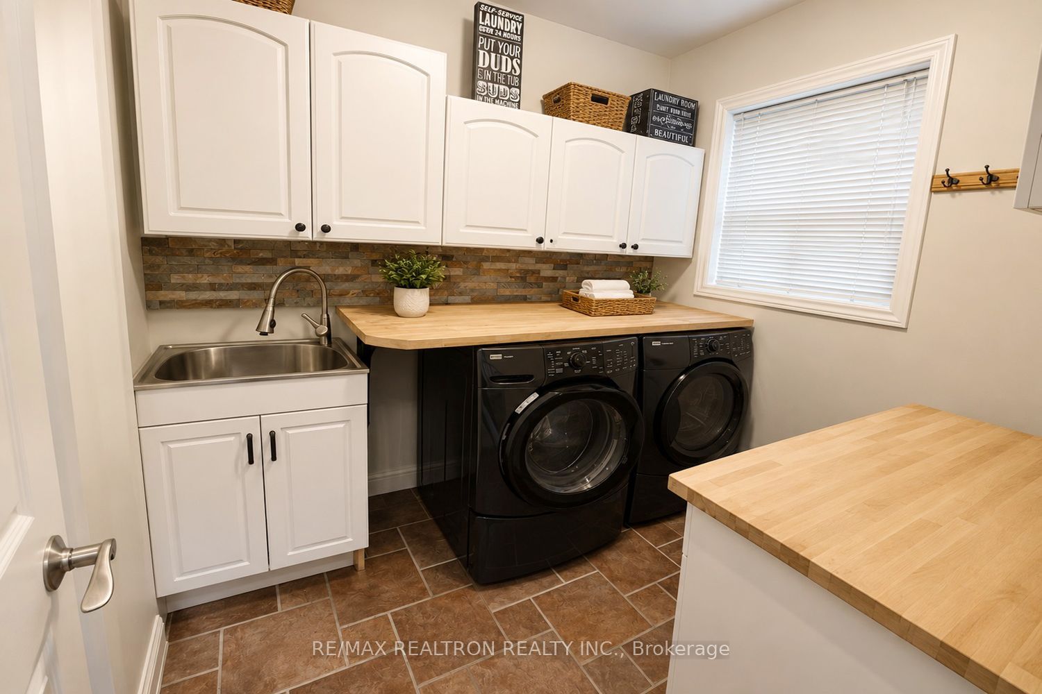 20 Redwing Place, Toronto, ON M3C 2A8 photo 4