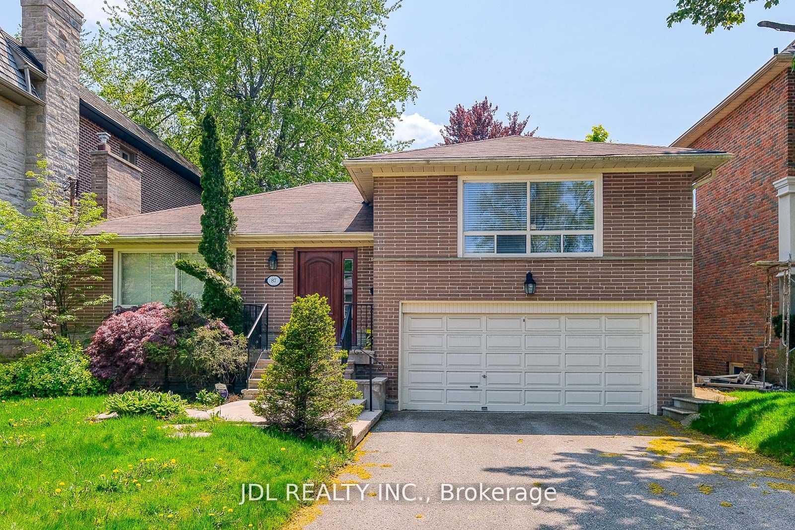 87 Munro Boulevard, Toronto, ON M2P 1C5