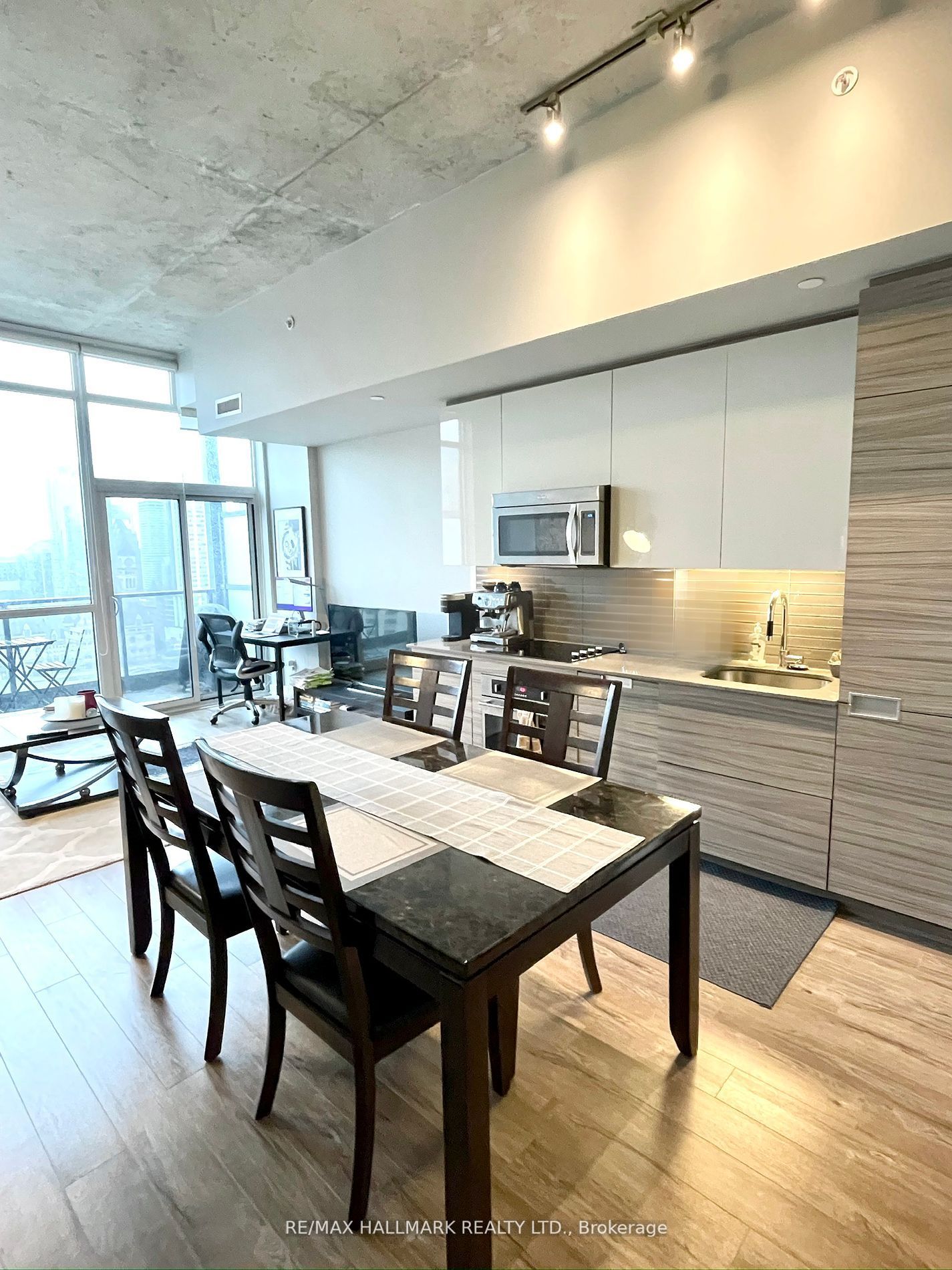 210 Simcoe Street 2507, Toronto, ON M5T 1T4 photo 3