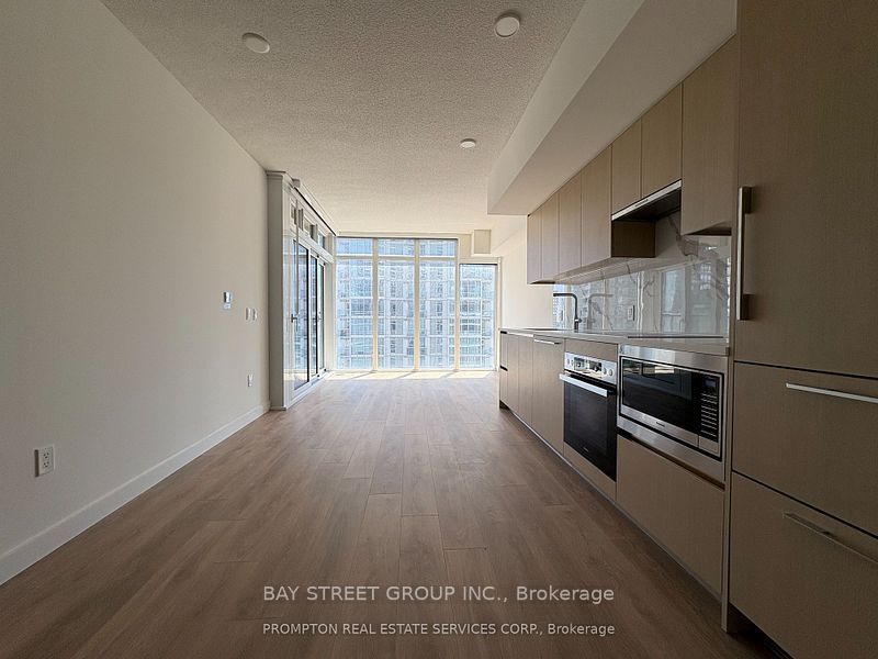 1 Concord Cityplace Way 912, Toronto, ON M5V 0X3 photo 3