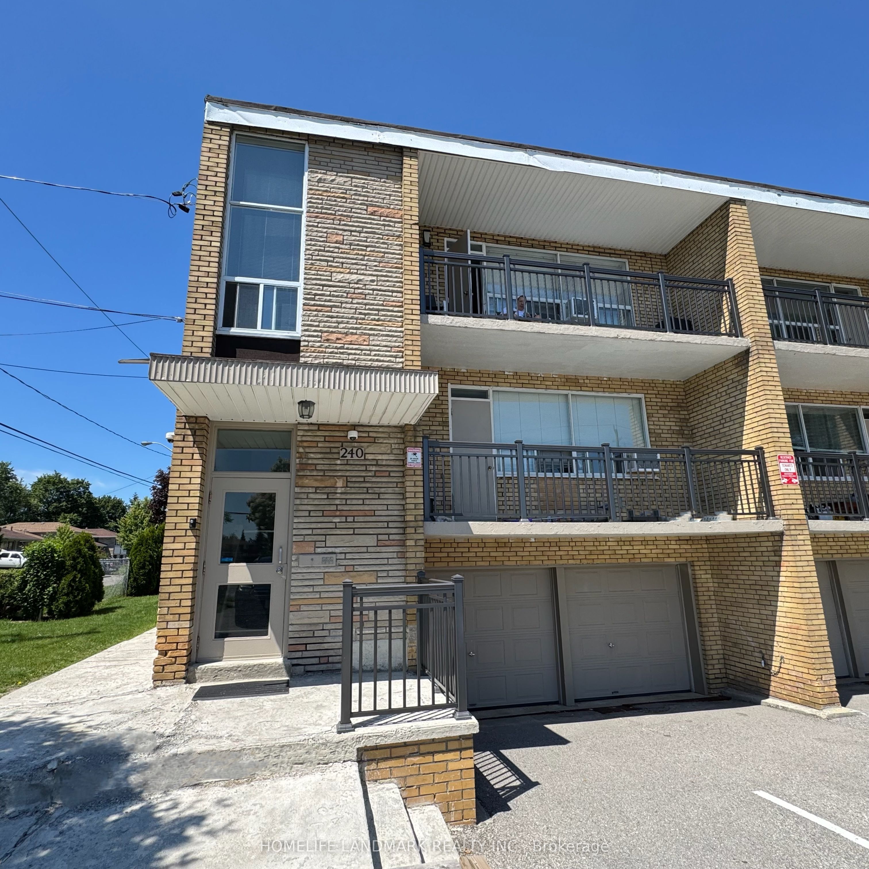 240 Wilmington Avenue Unit 2, Toronto, ON M3H 5K3 photo 2