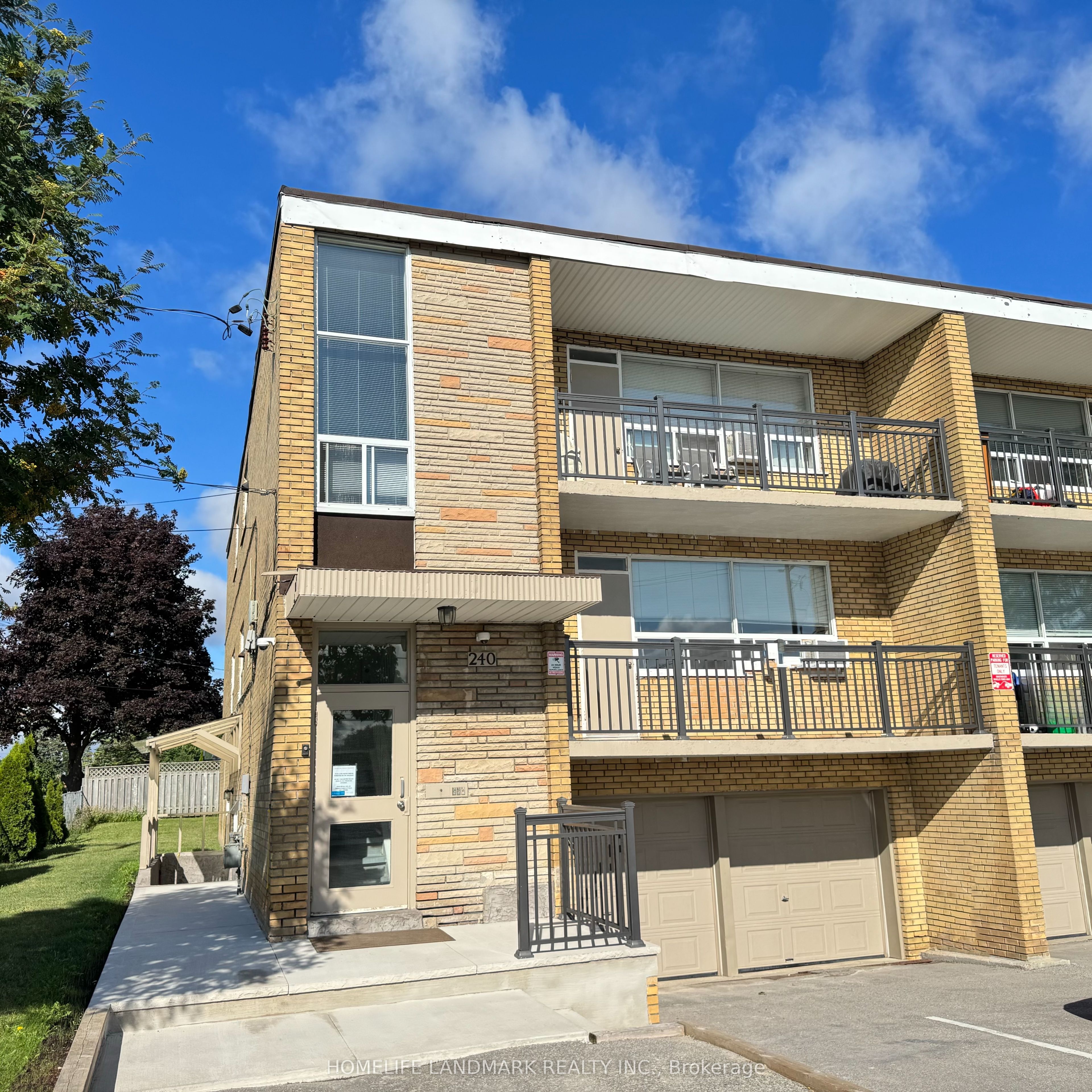 240 Wilmington Avenue Unit 2, Toronto, ON M3H 5K3 photo 3