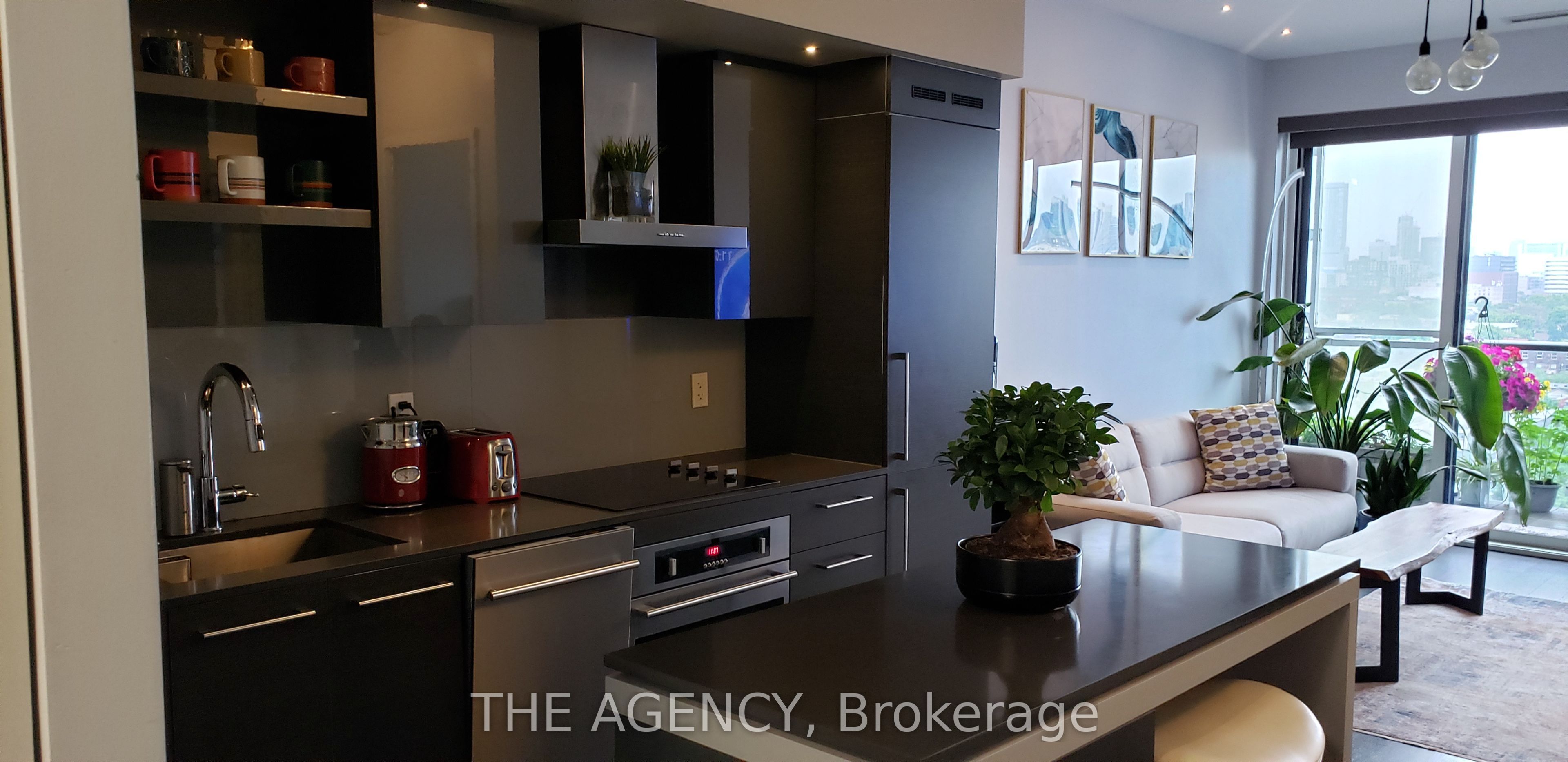 1030 King Street W 1005, Toronto, ON M6K 3N3 photo 5