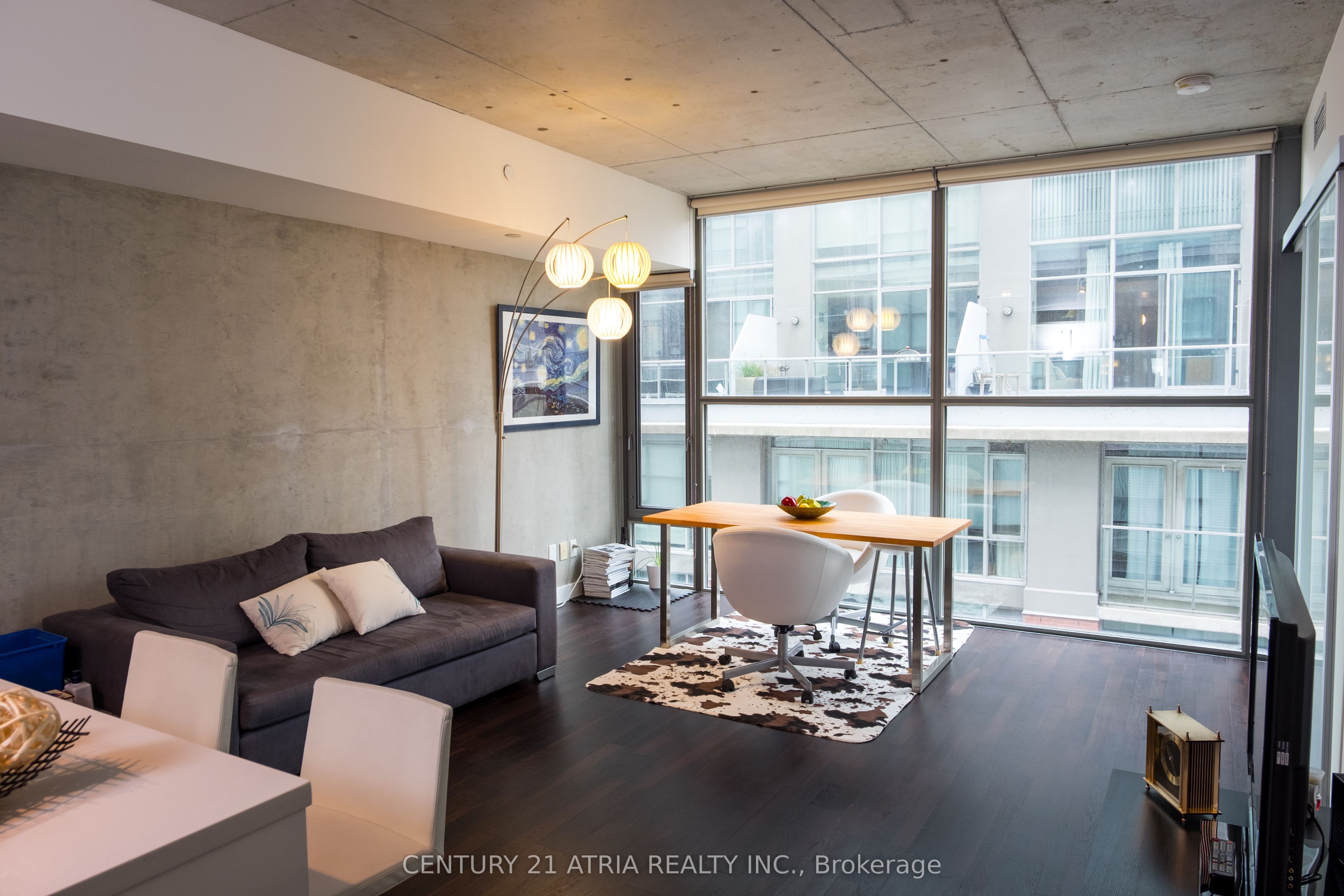 25 Oxley Street 706, Toronto, ON M5V 2J5 photo 3