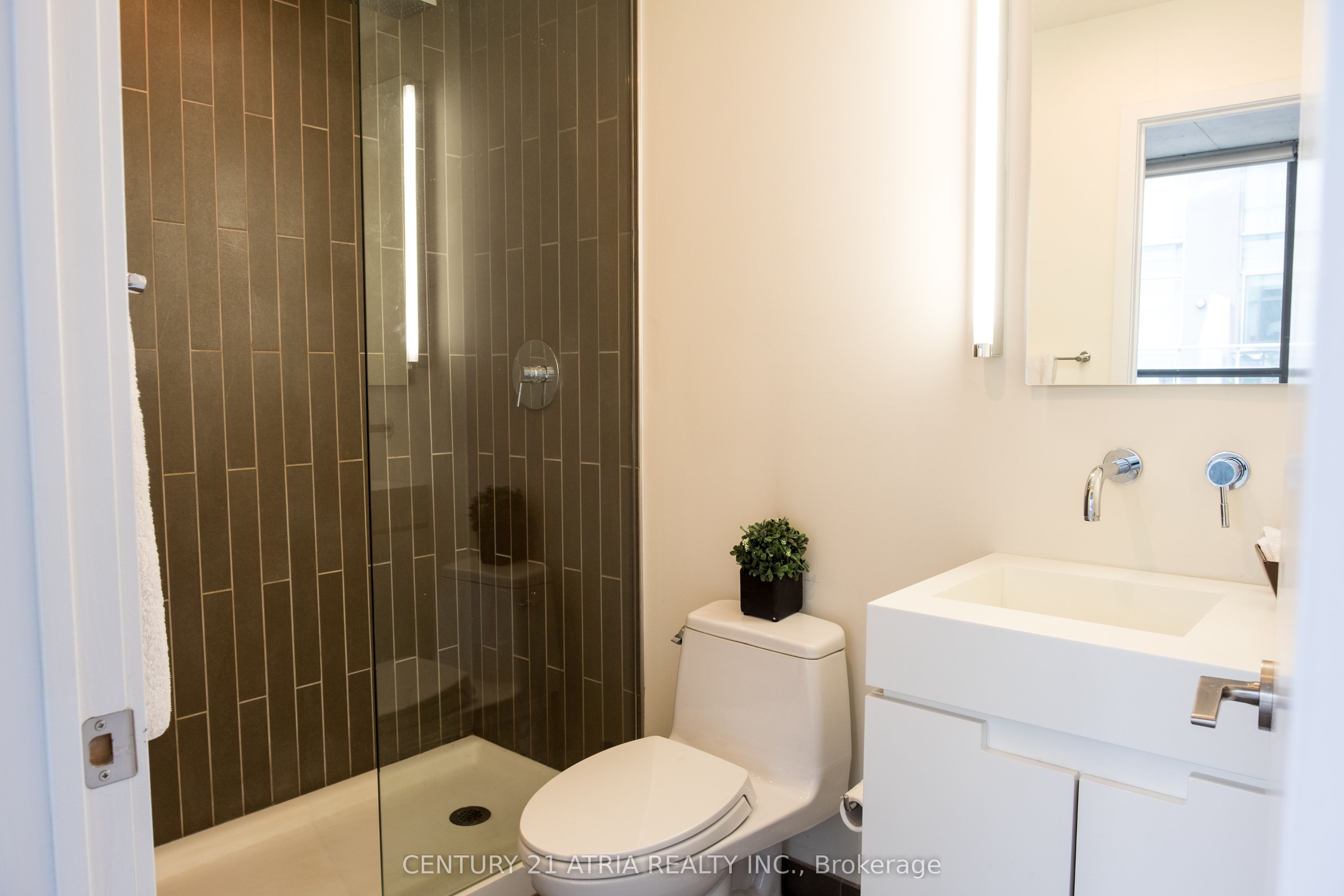 25 Oxley Street 706, Toronto, ON M5V 2J5 photo 4