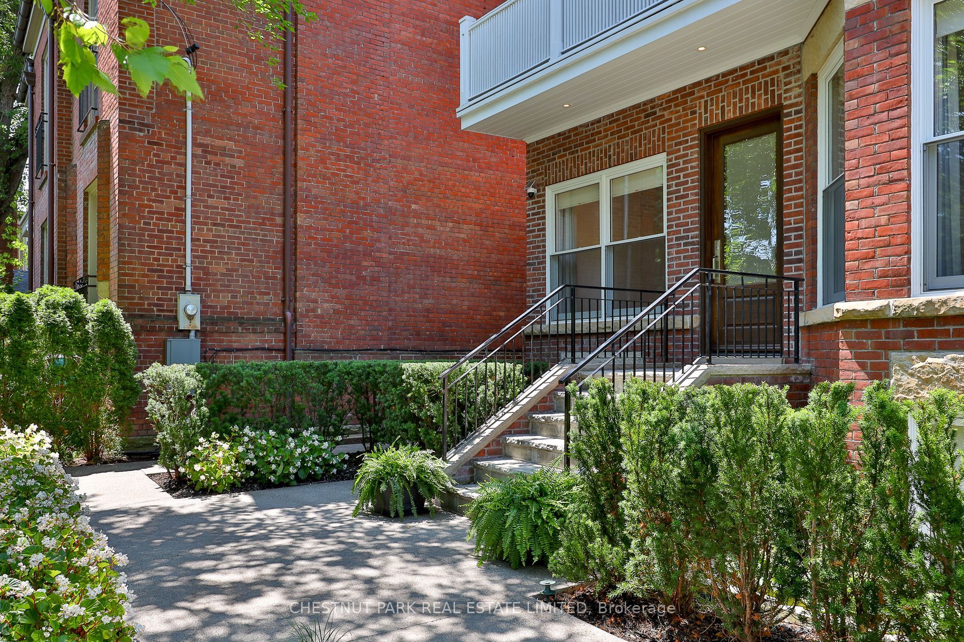 16 Scarth Road 1, Toronto, ON M4W 2S6 photo 5