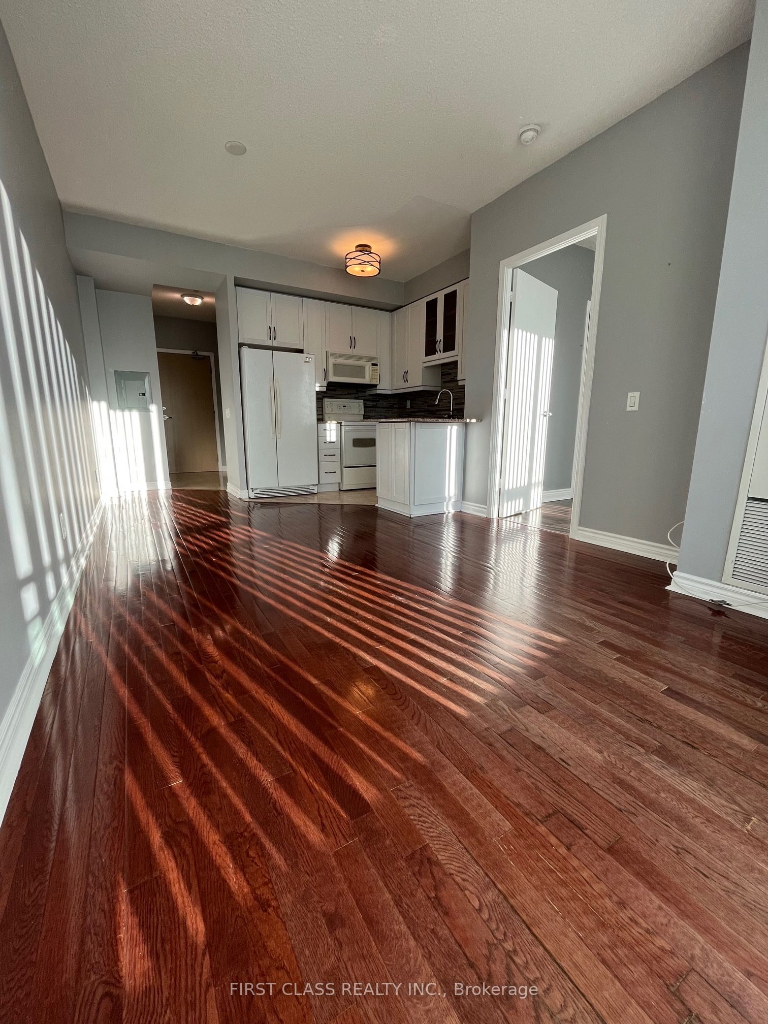 60 Byng Avenue 1012, Toronto, ON M2N 7K3 photo 2