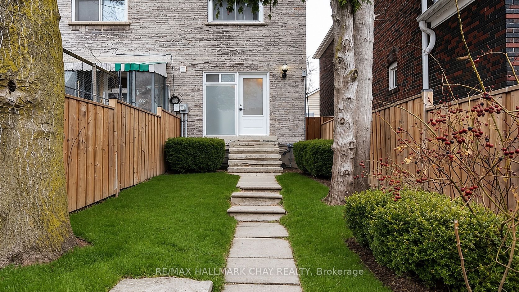 48 Carr Street, Toronto, ON M5T 1B7 photo 2