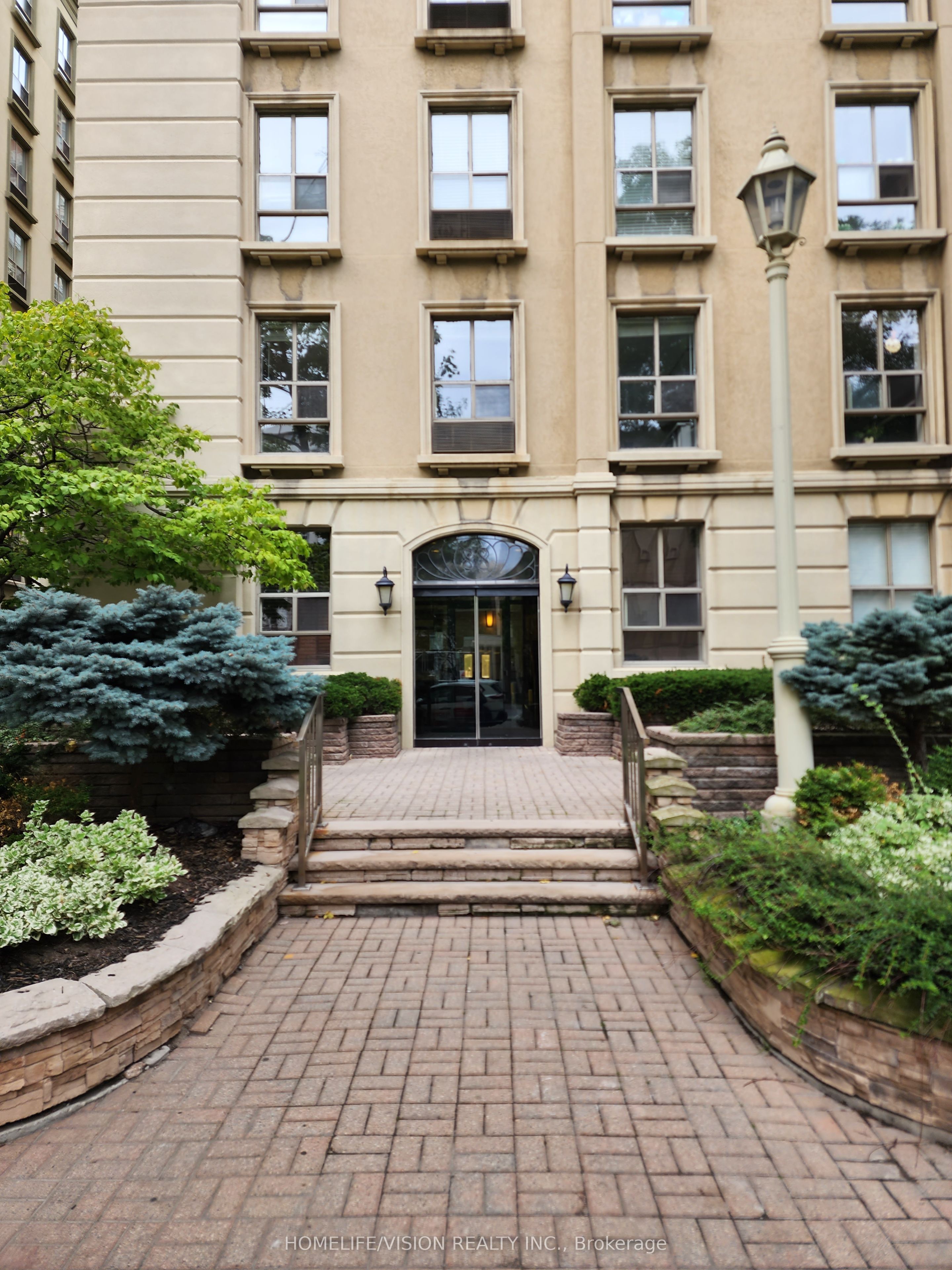 88 Charles Street E 211, Toronto, ON M4Y 2W7