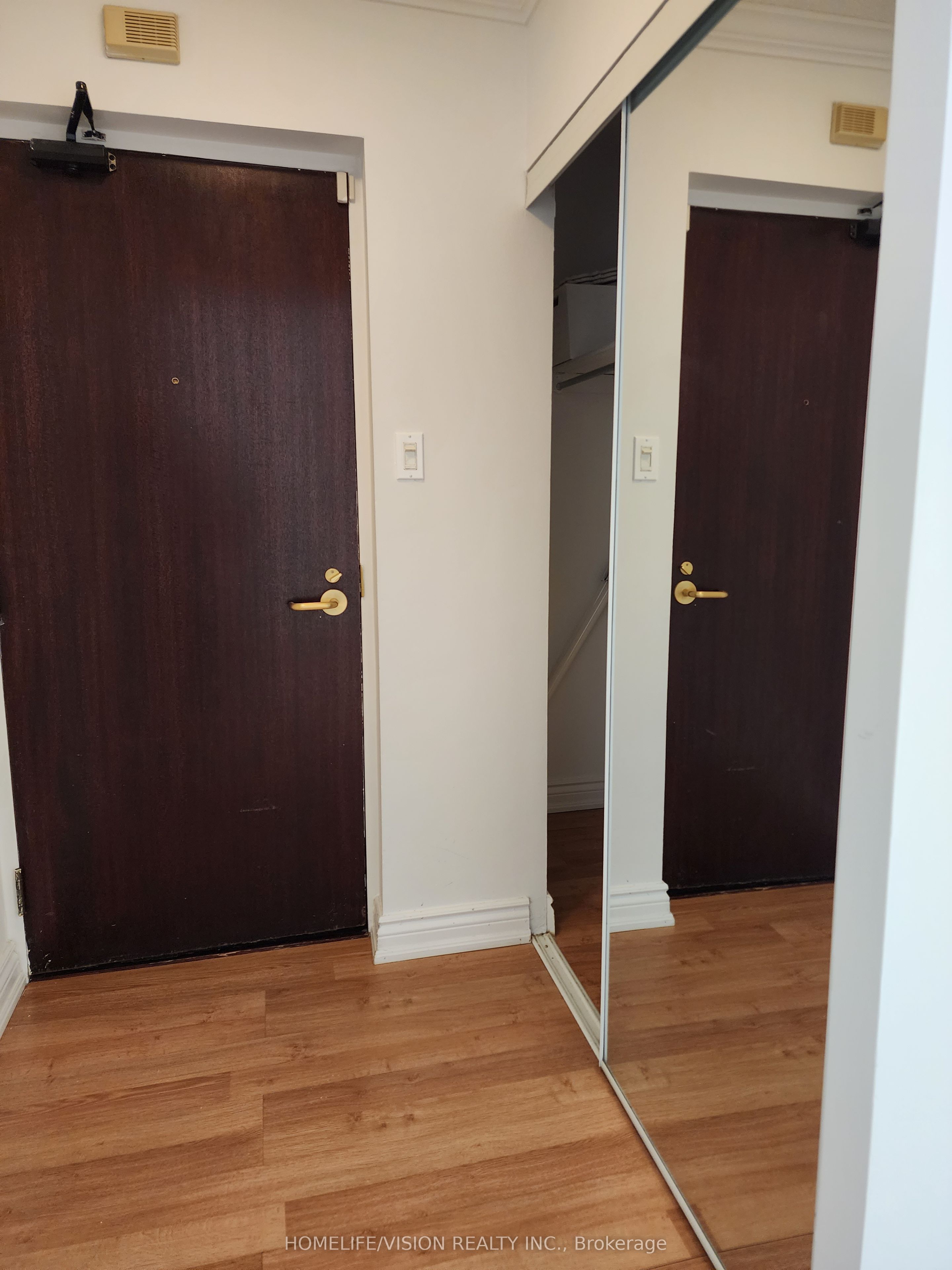 88 Charles Street E 211, Toronto, ON M4Y 2W7 photo 5