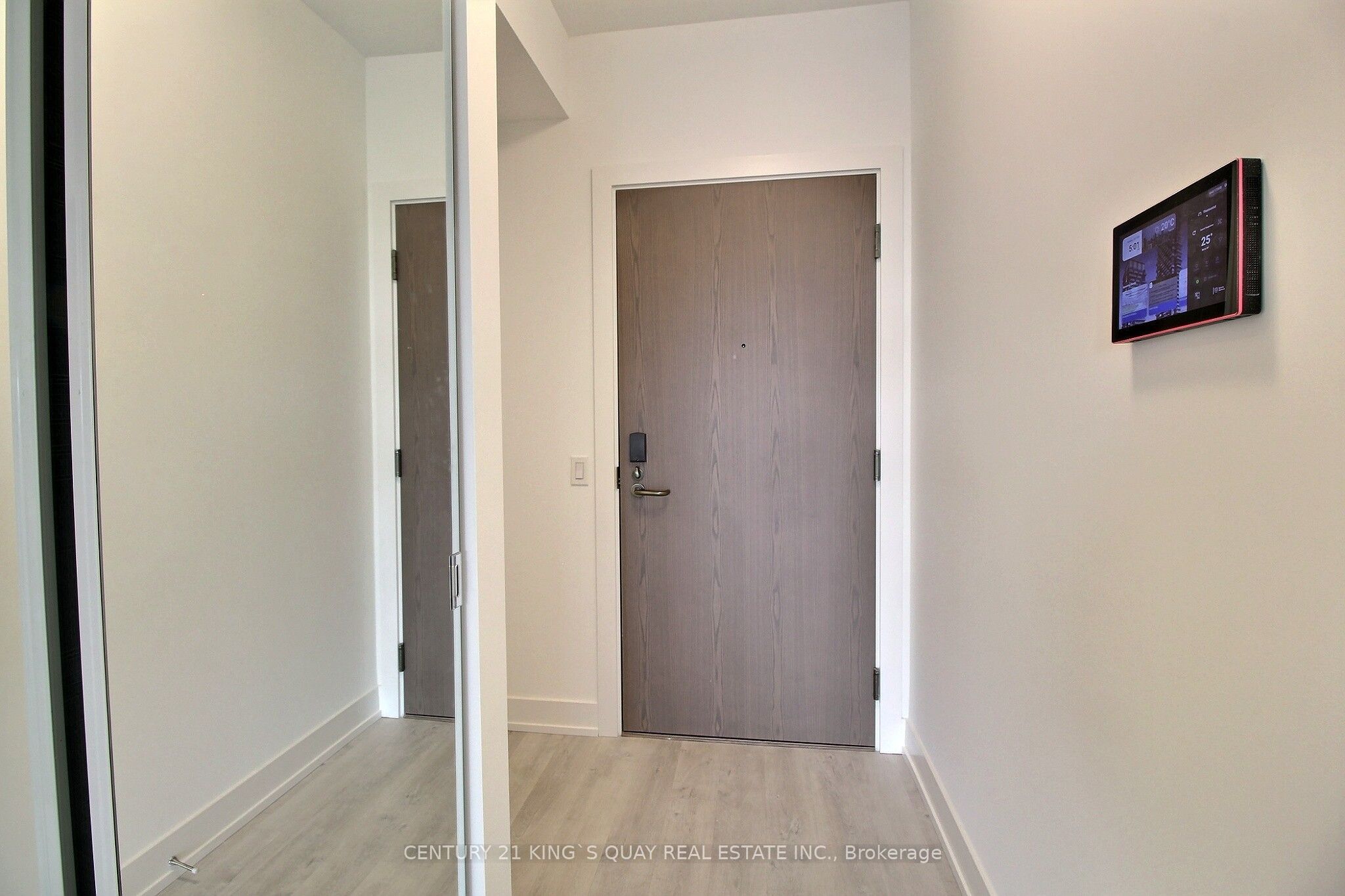 20 Inn on the Park Drive 1730, Toronto, ON M3C 0P8