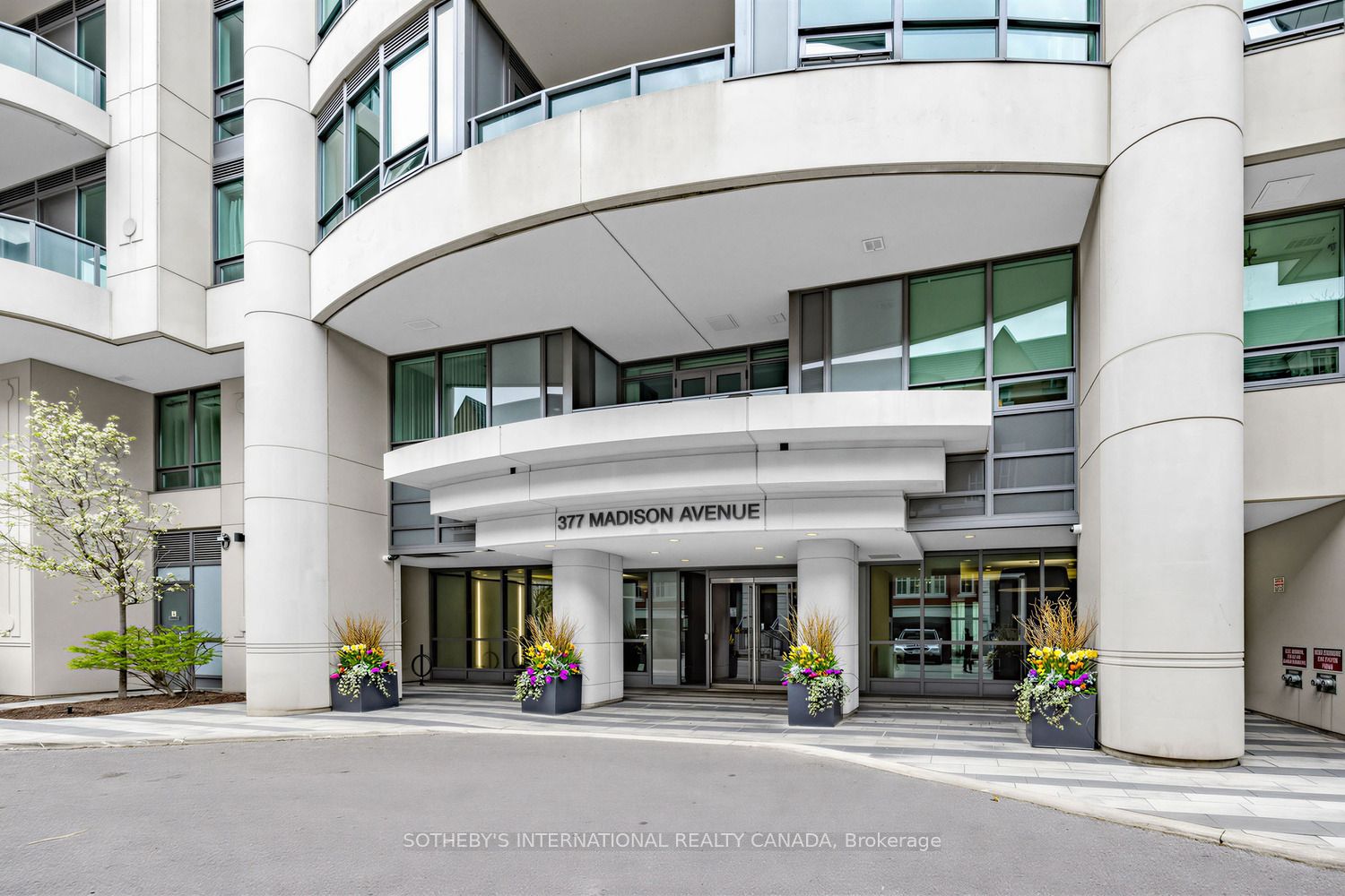 377 Madison Avenue 714, Toronto, ON M4V 2W7