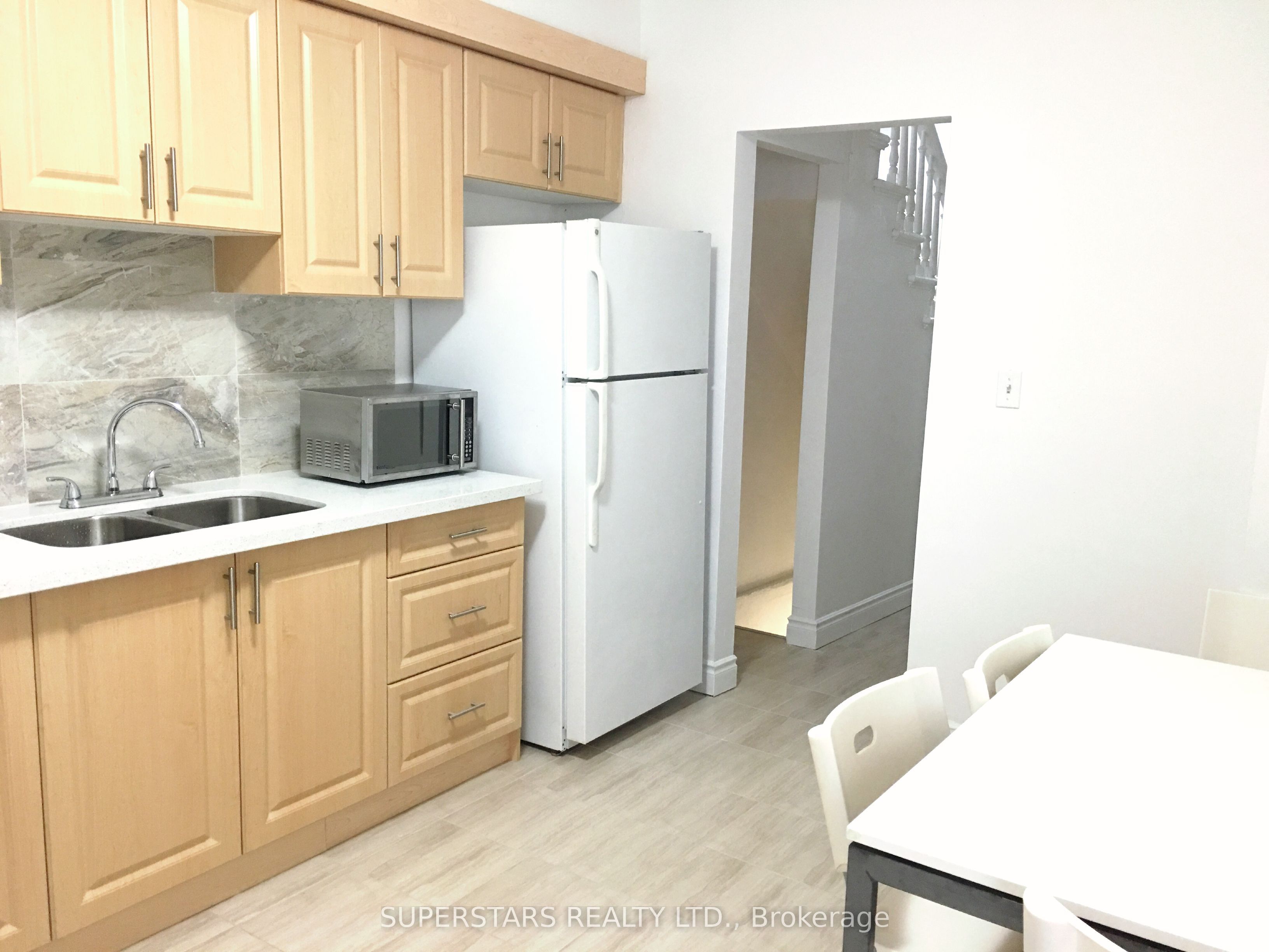 46 Sullivan Street, Toronto, ON M5T 1C1 photo 3