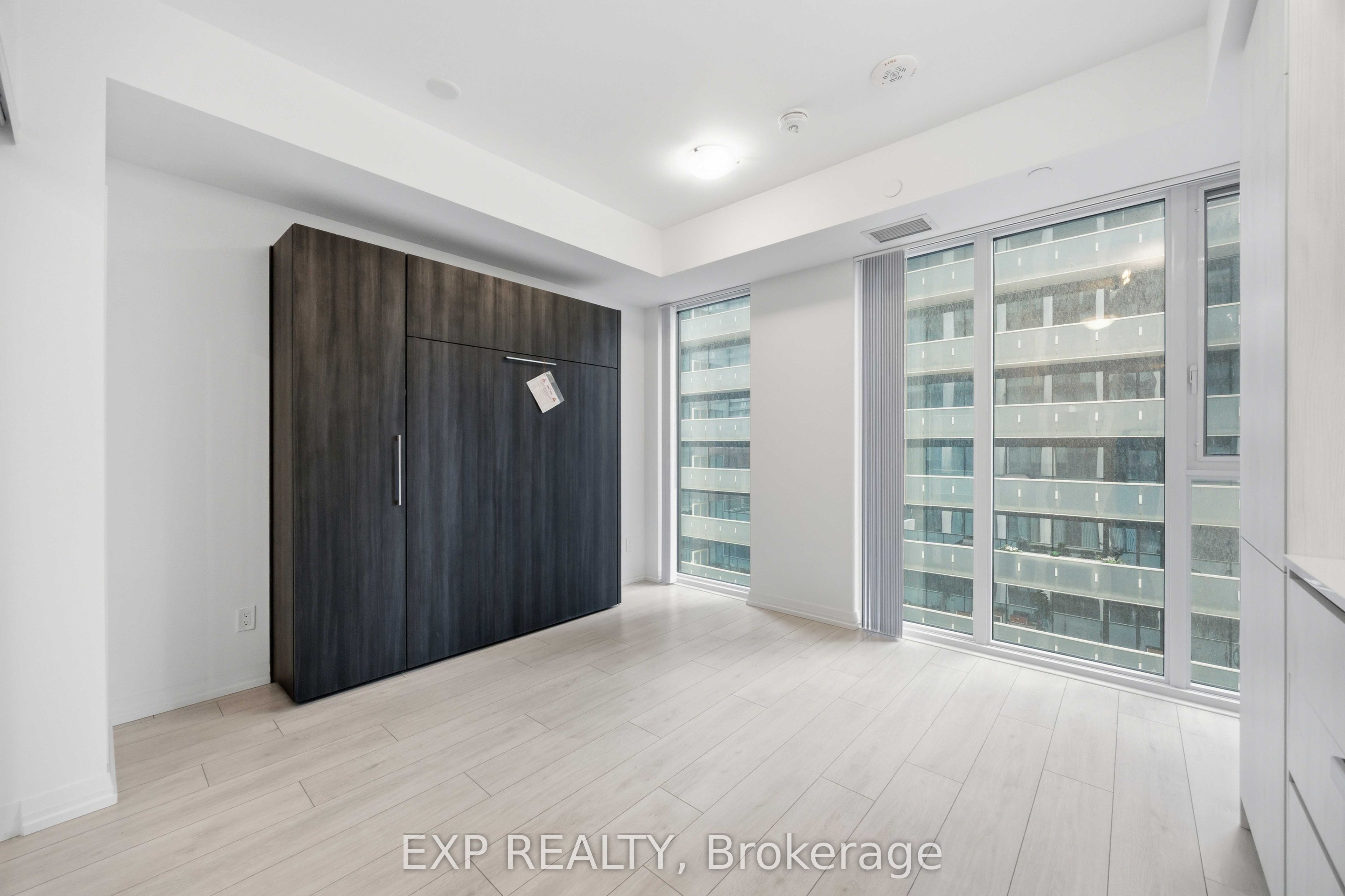 400 King Street W 1601, Toronto, ON M5V 0X8 photo 3
