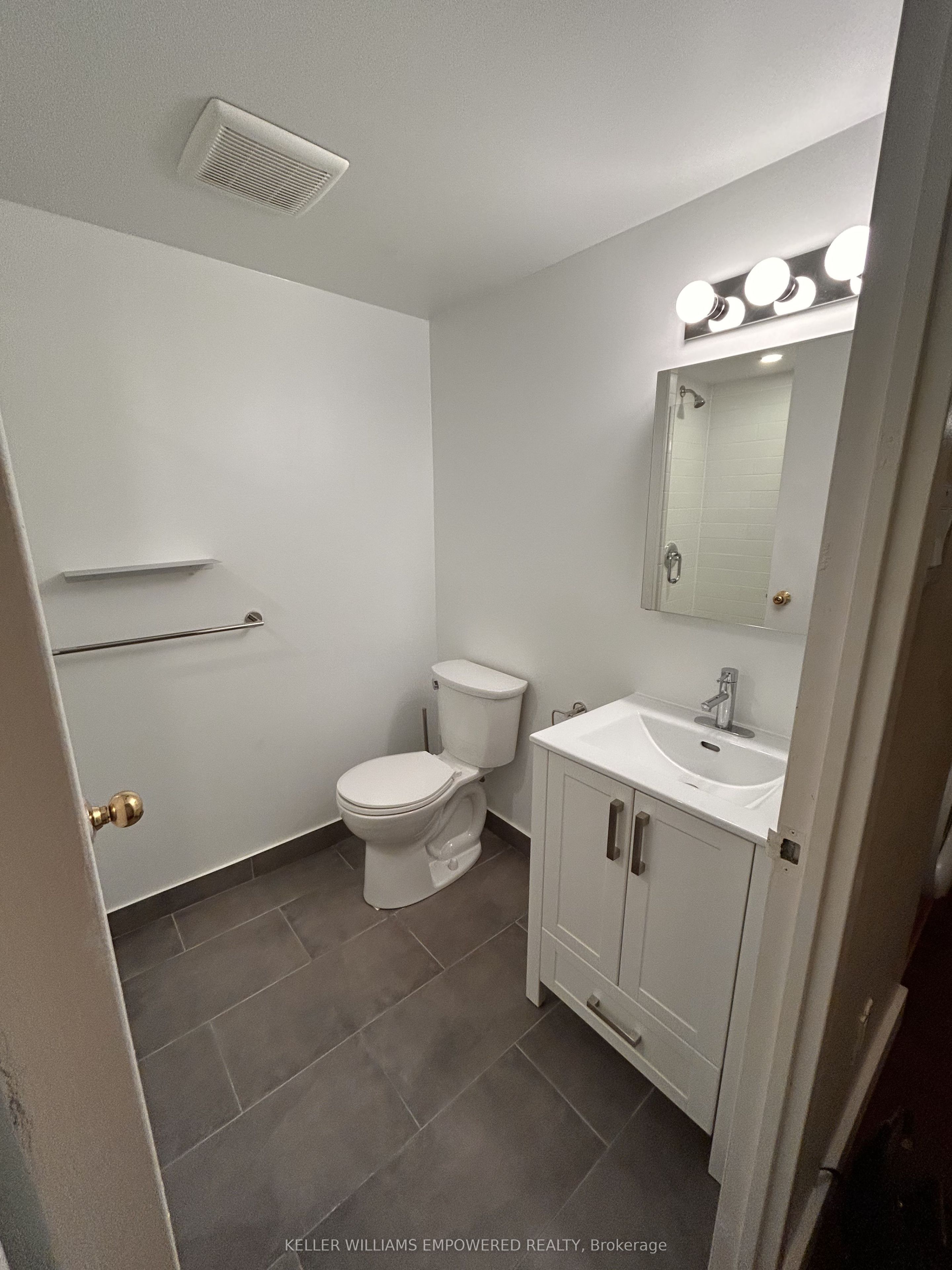 117 Gerrard Street E 609, Toronto, ON M5B 2L4 photo 5