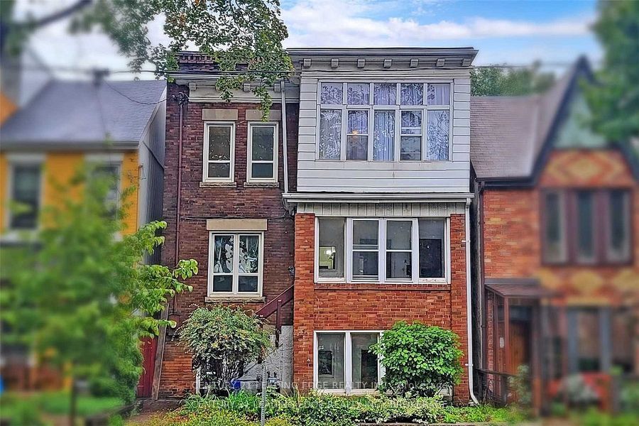 233 BORDEN Street UPPER LEVEL, Toronto, ON M5S 2N5