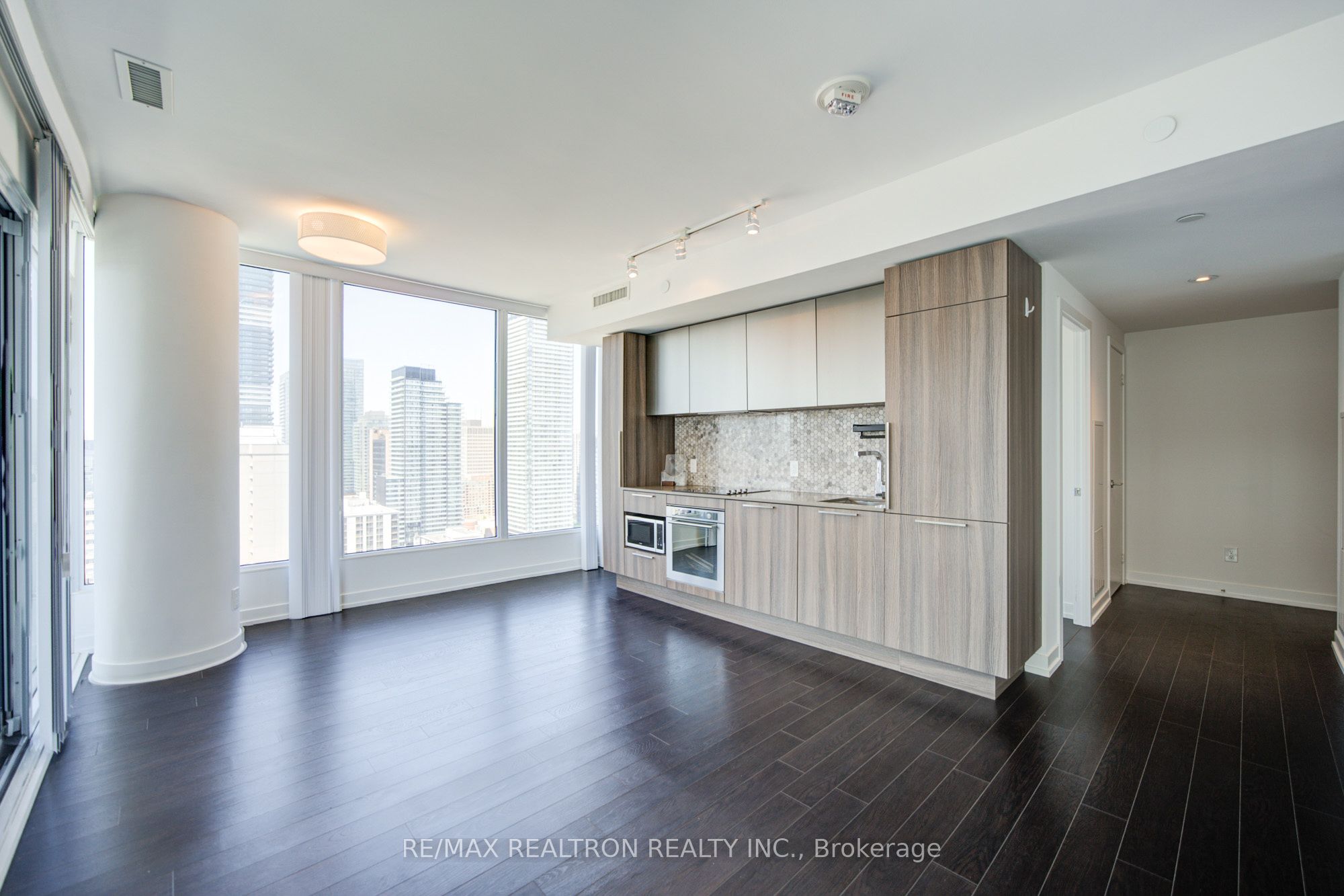 85 Wood Street 3303, Toronto, ON M4Y 0E8 photo 3